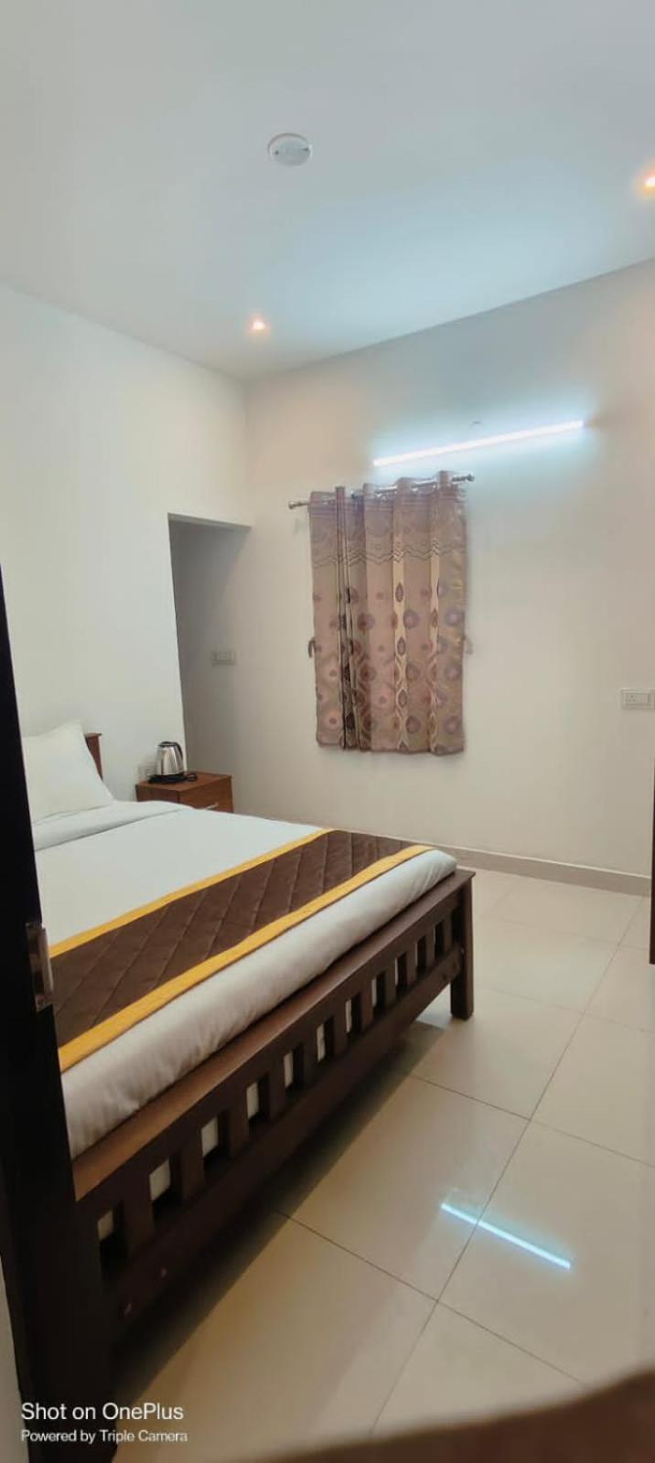 Queen Room - Photo 13