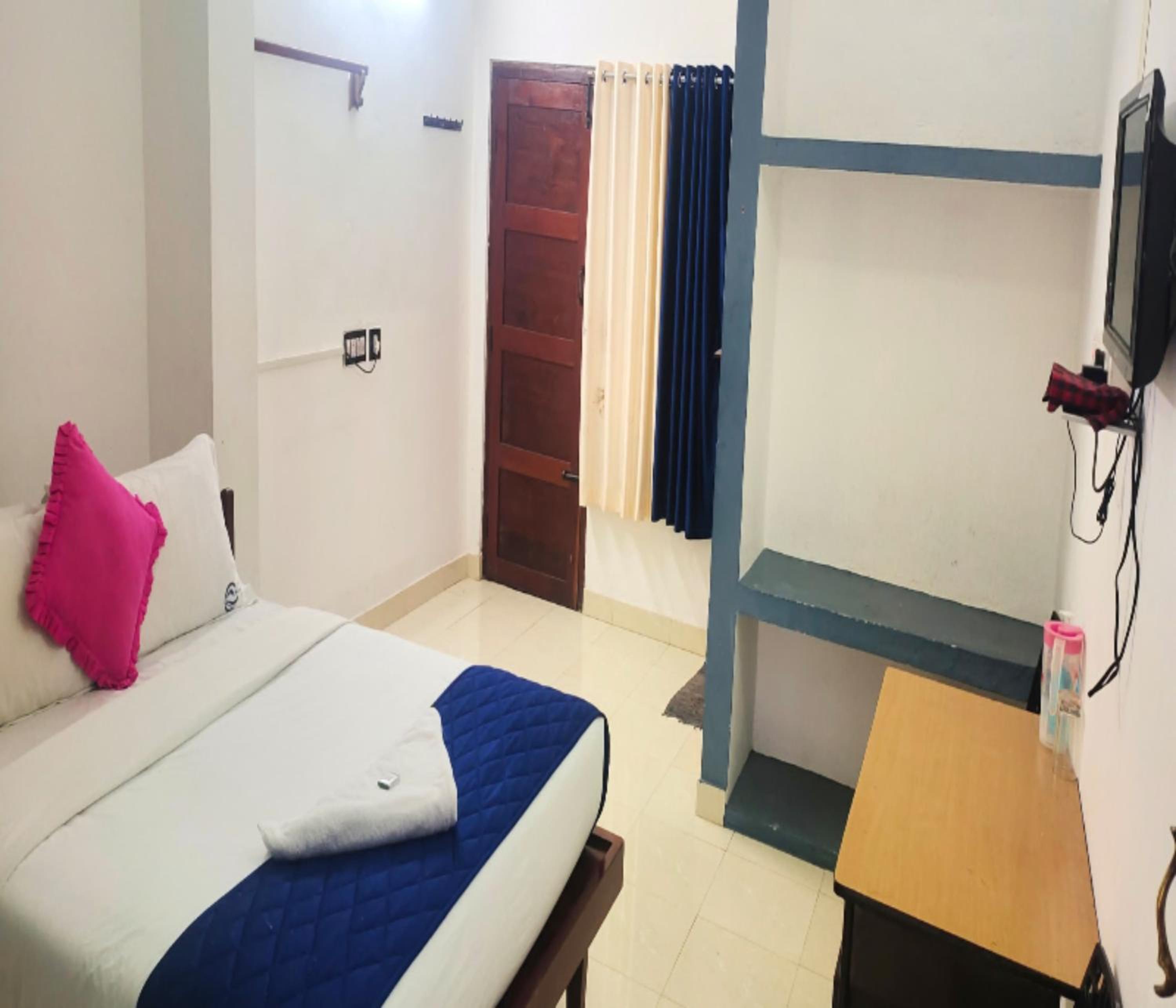 Deluxe Room - Photo 3