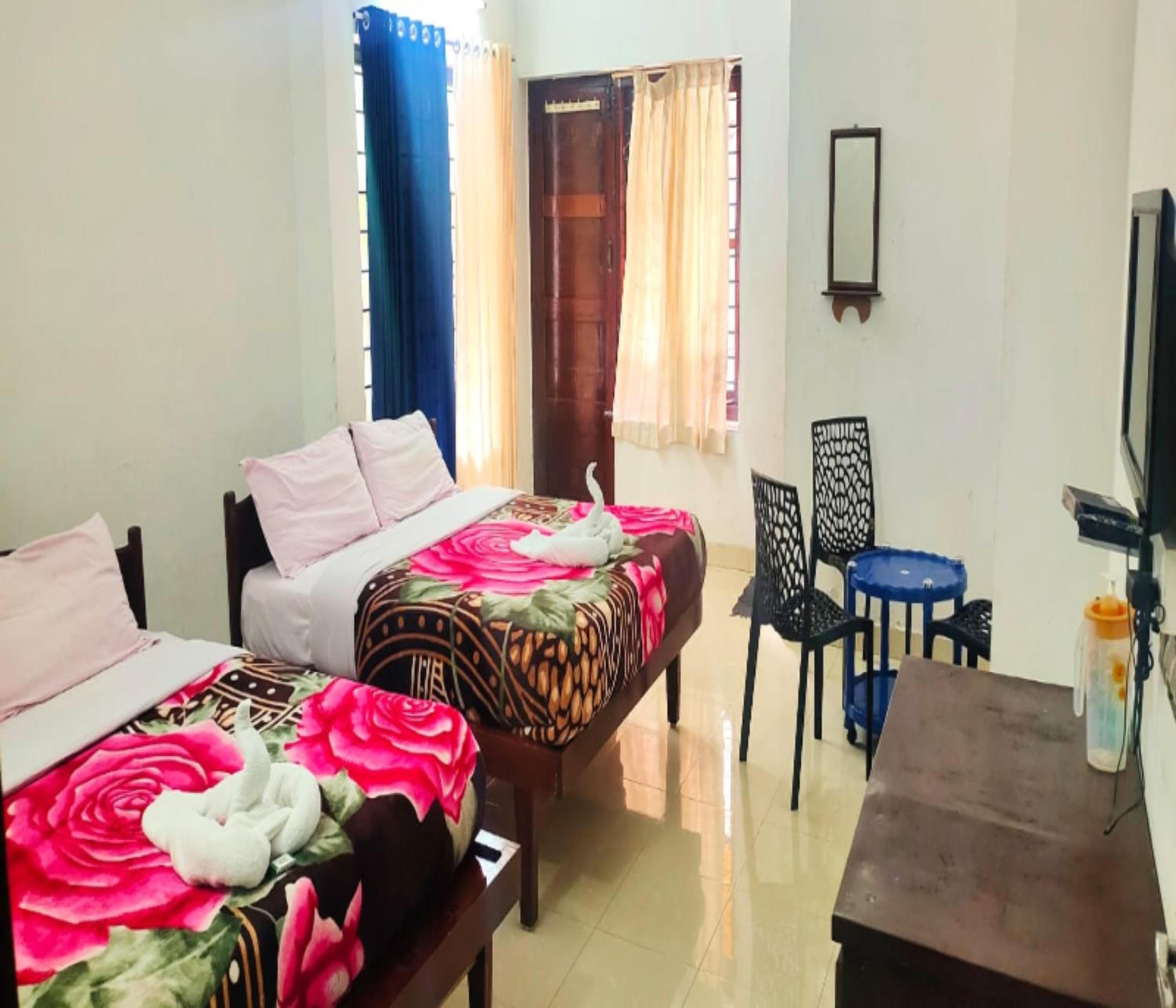 Double or Twin Room - Photo 12