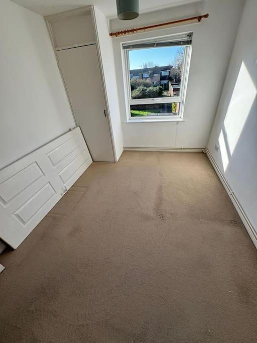 Three-Bedroom House photo 3