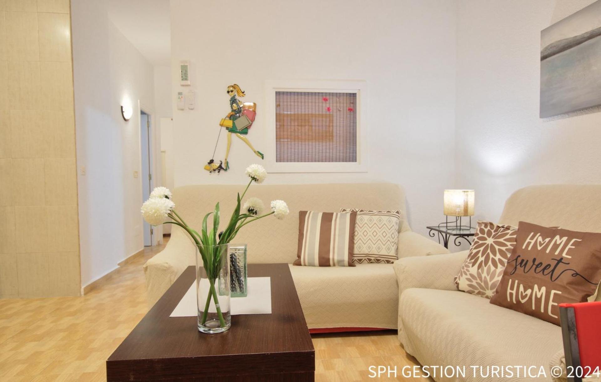 Apartamento Premium de Tres Habitaciones con Balcón