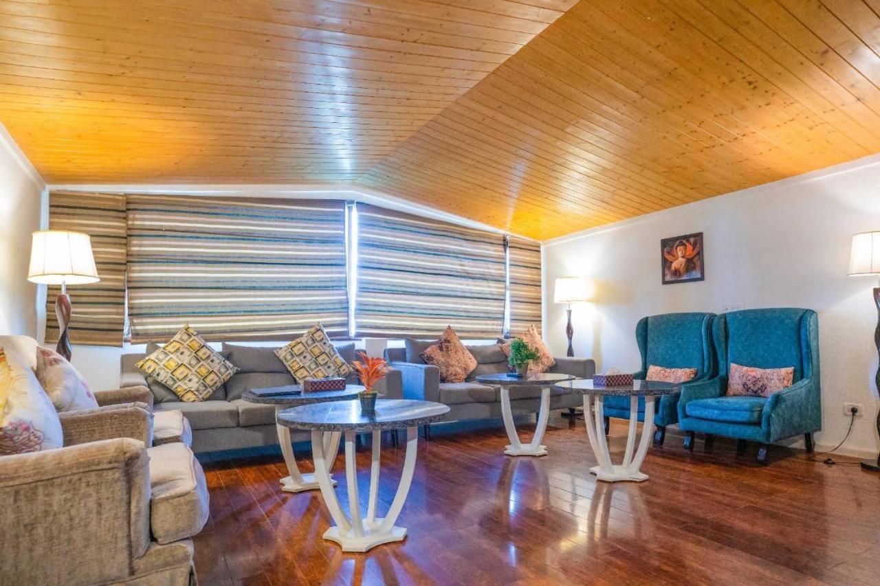 Family Room With Balcony photo 2