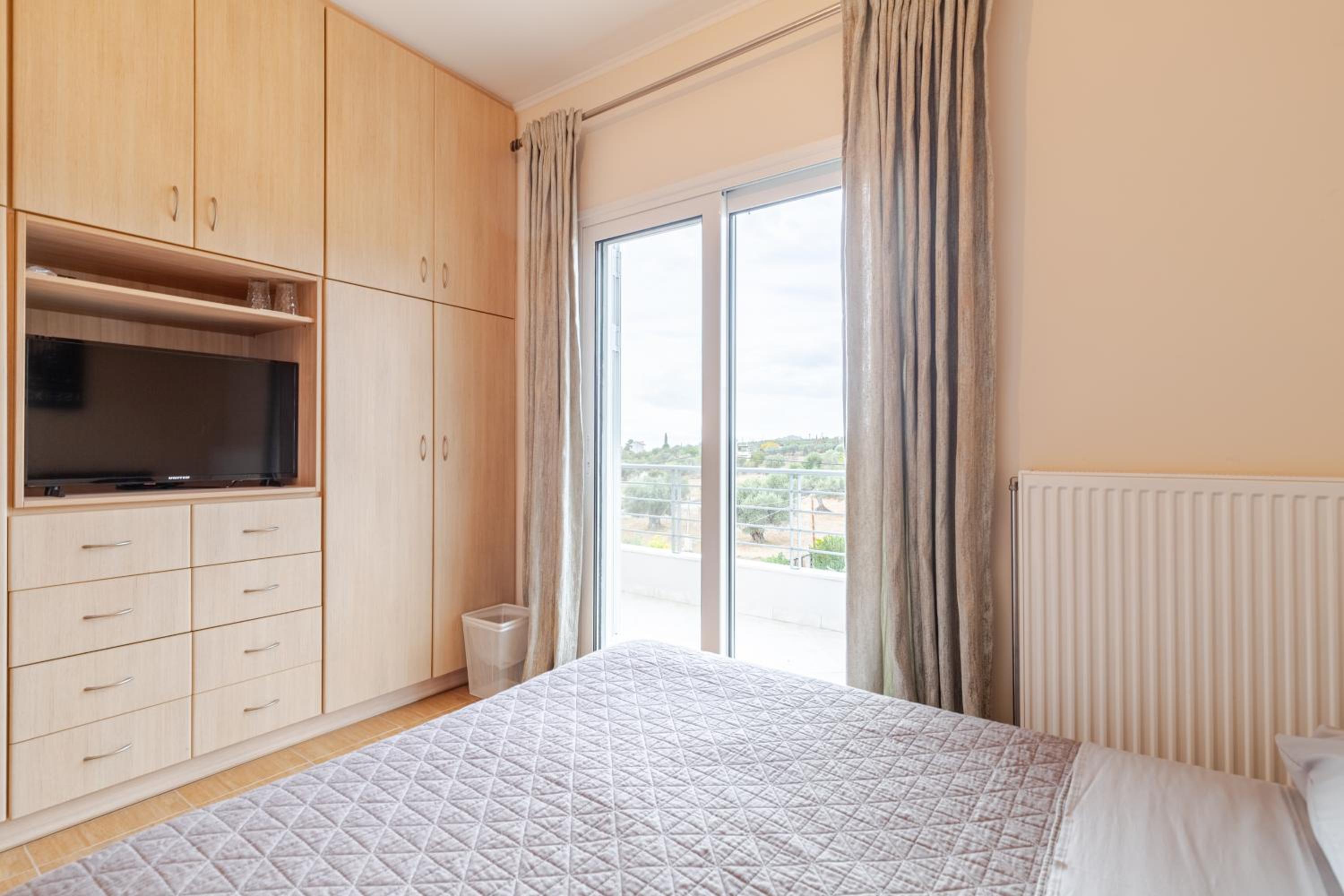 Deluxe Double Room with Balcony photo 3