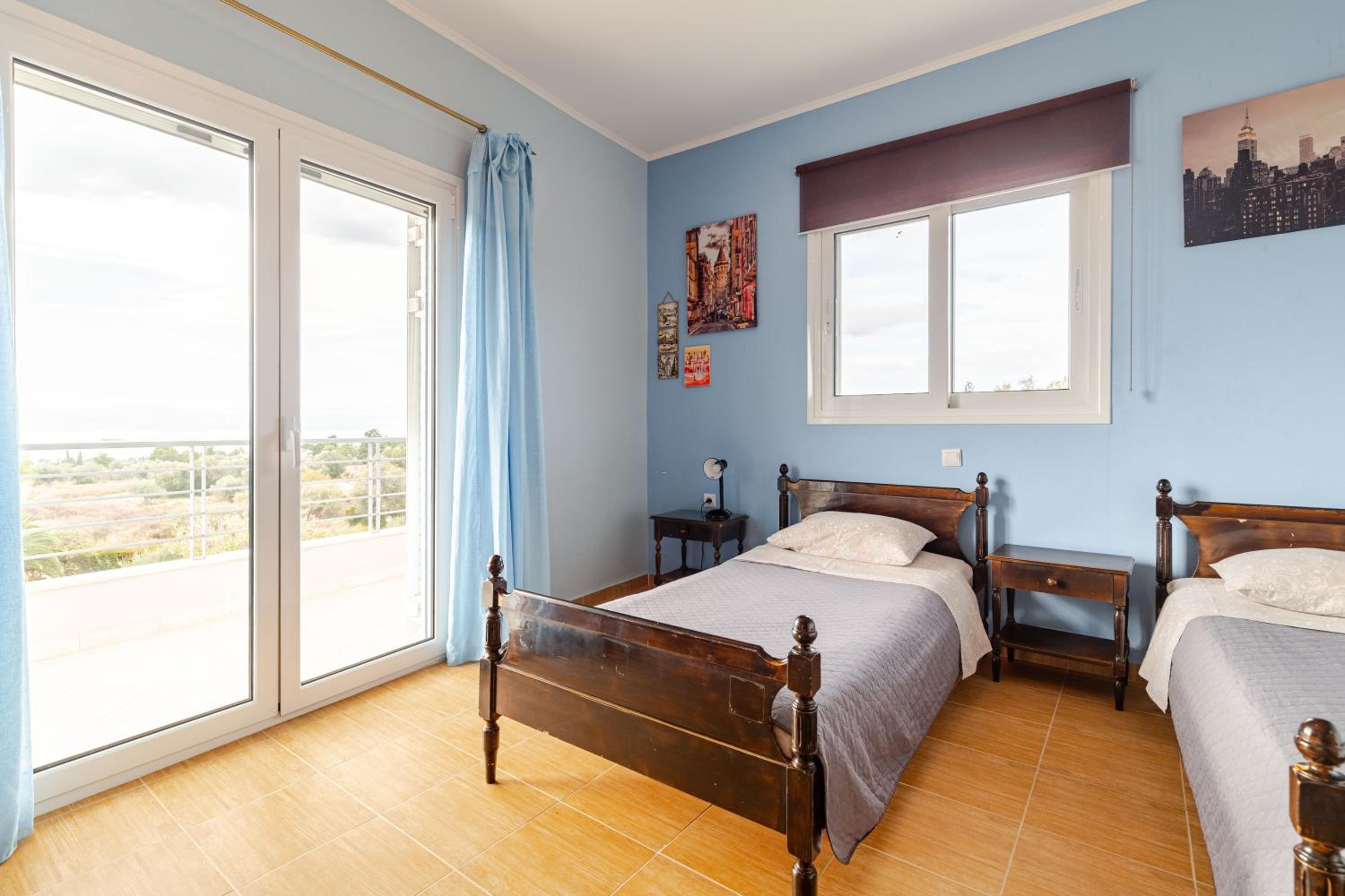 Deluxe Twin Room with Sea View photo 2