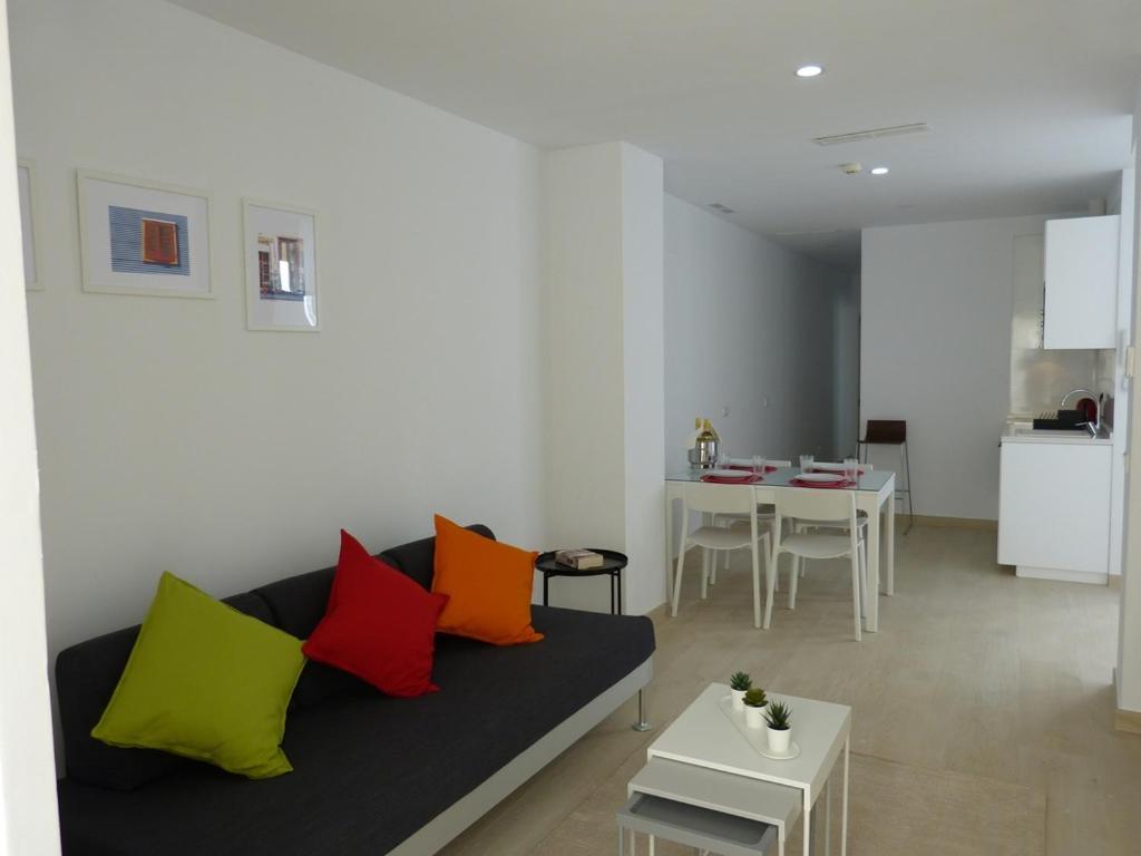 Two-Bedroom Apartment - Photo 9