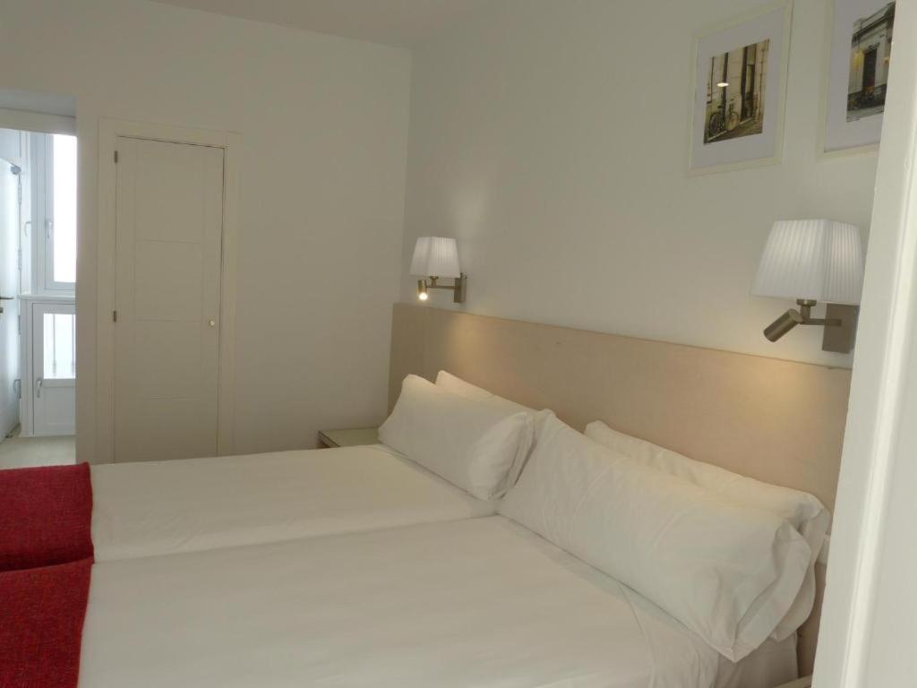 Two-Bedroom Apartment - Photo 8