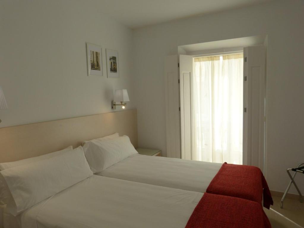 Two-Bedroom Apartment - Photo 3