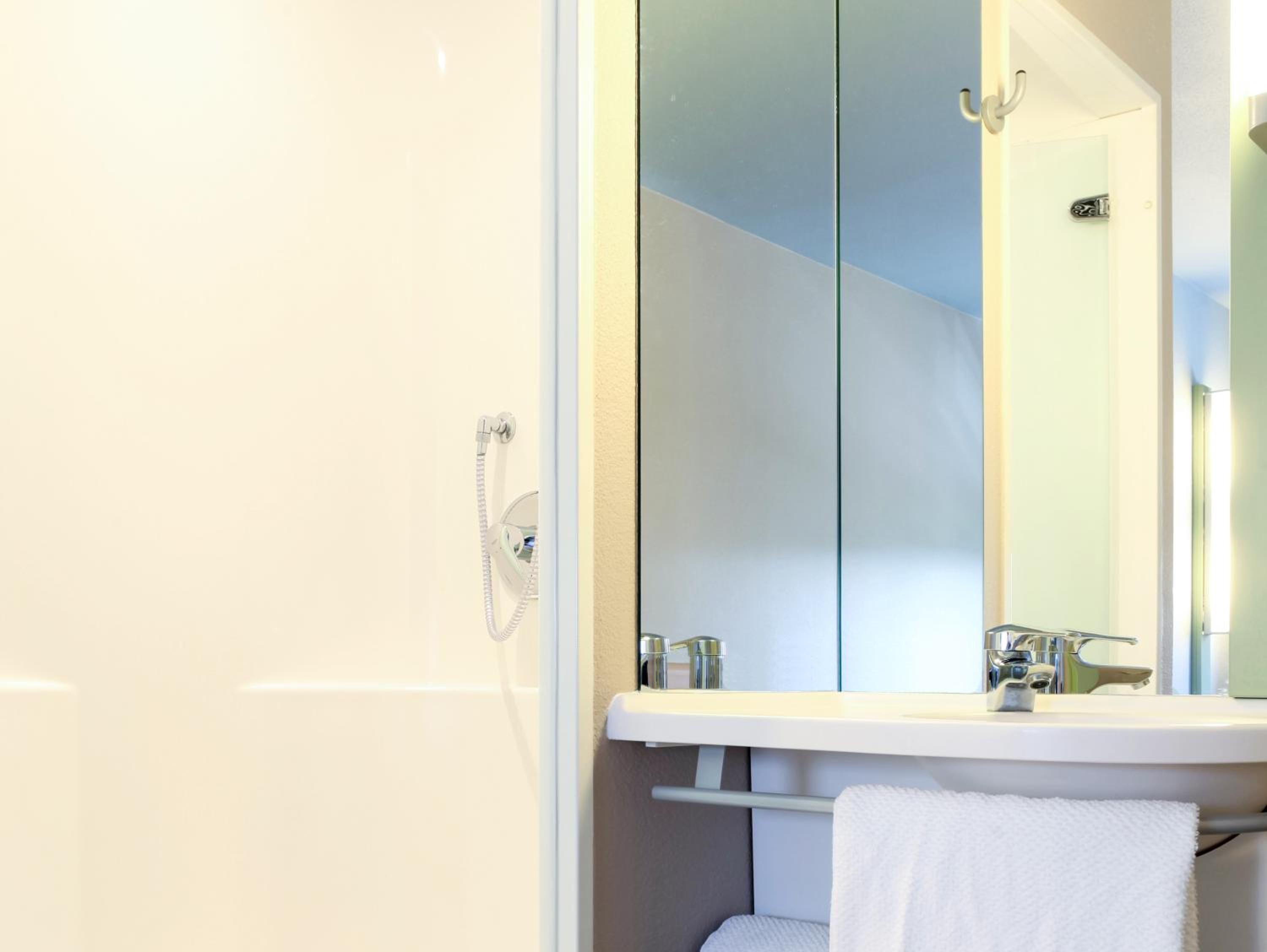 Standard Double Room - Photo 2