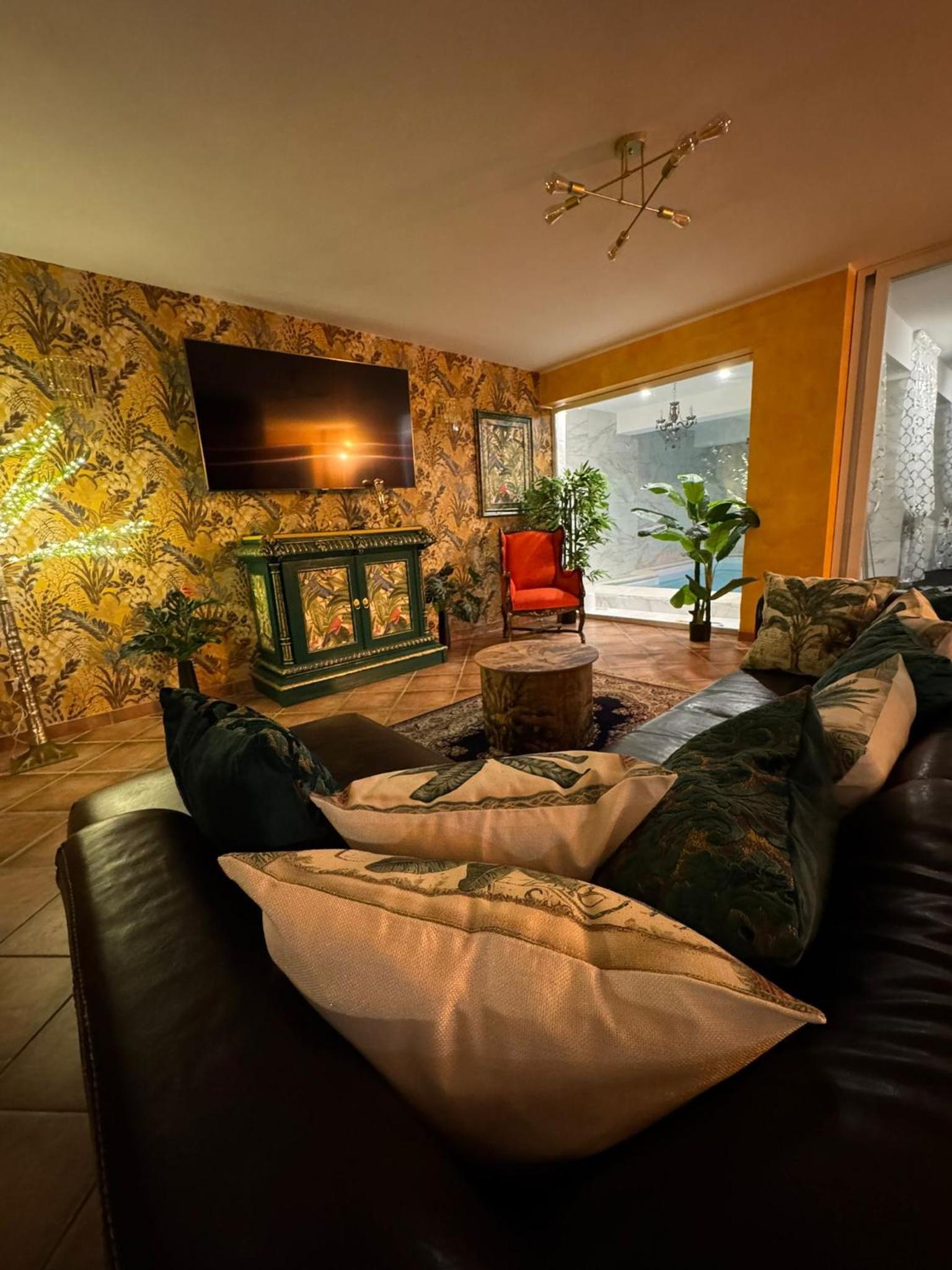 One-Bedroom House photo 1