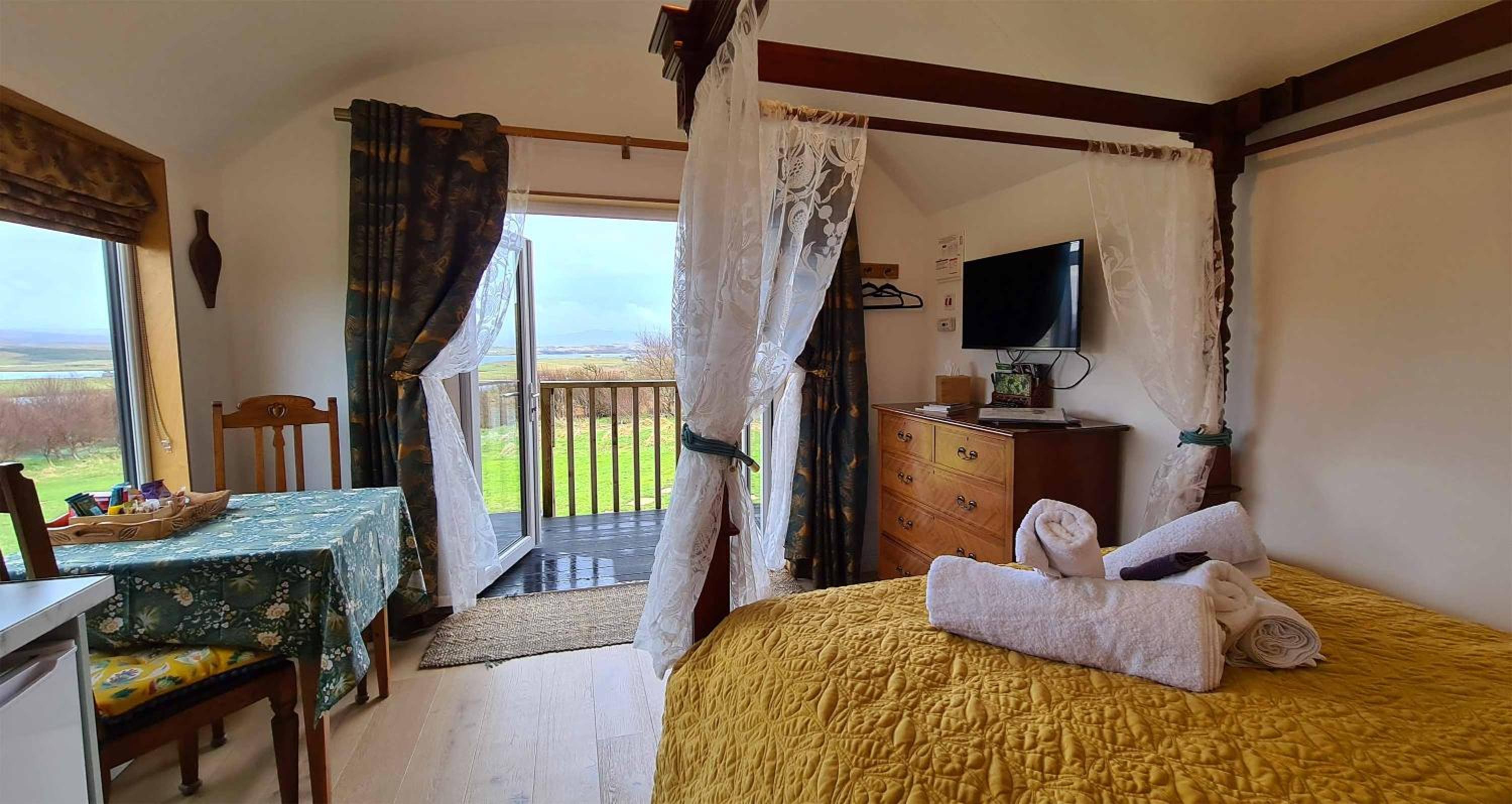 One-Bedroom House photo 1