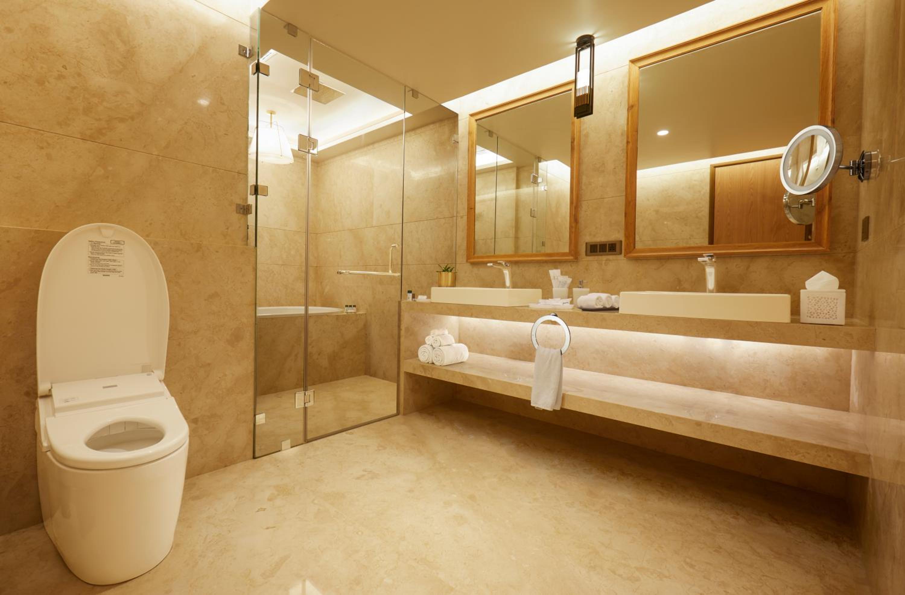 Premier Suite thumbnail 5