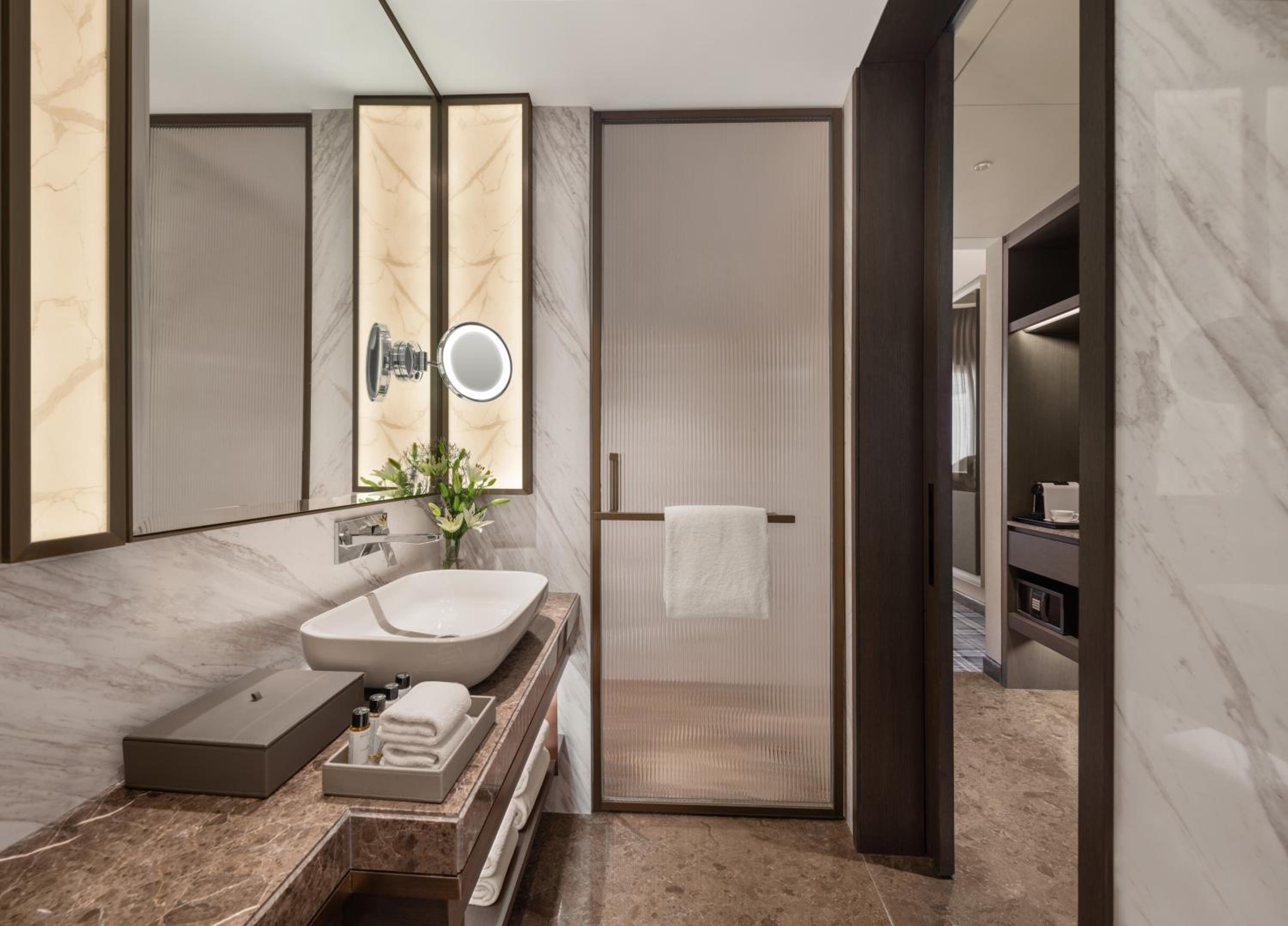 Club Room with Complementary - Lounge Access (High Tea & Happy Hours) and 4 pieces Laundry per Day