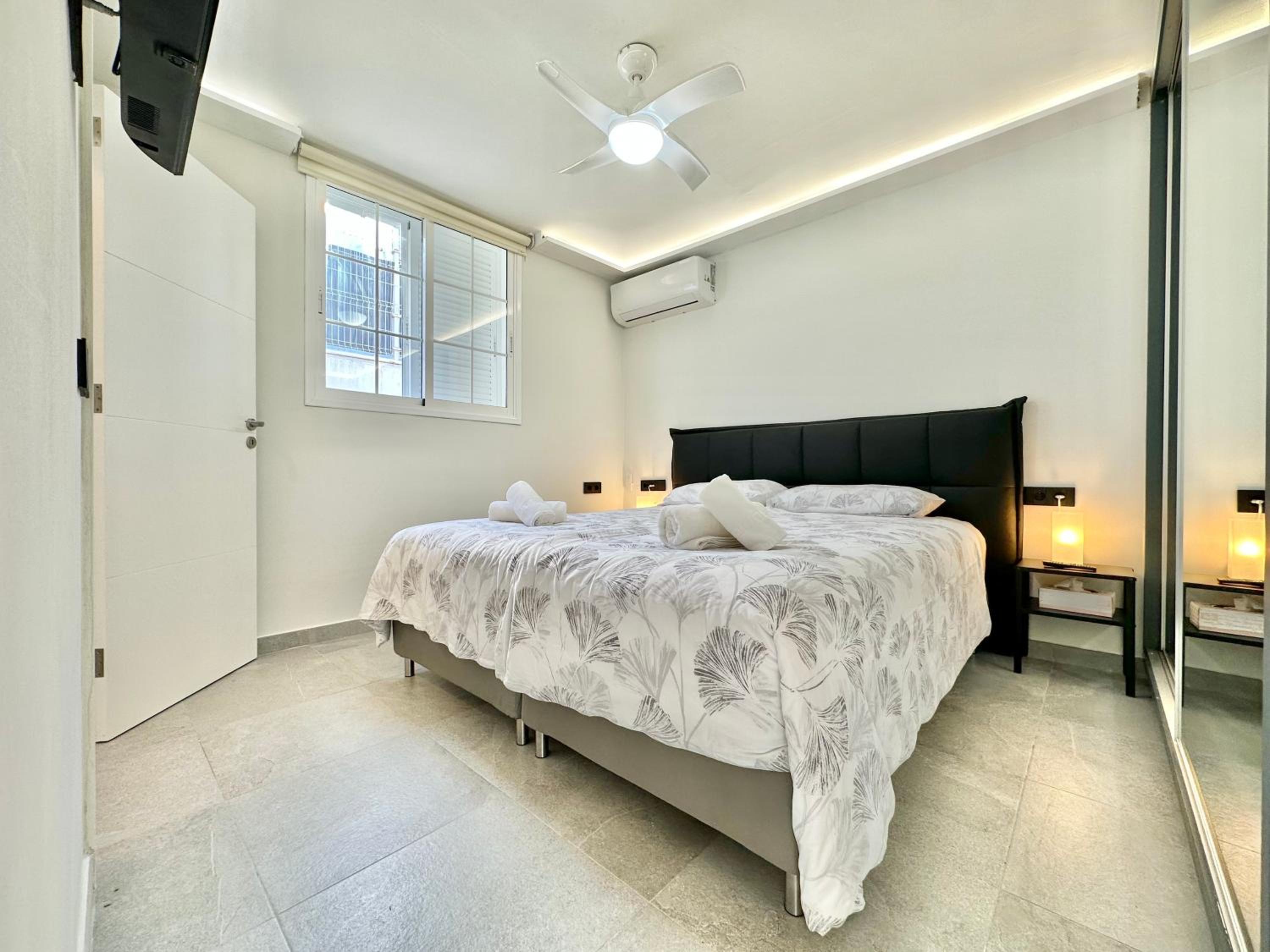 Apartamento de Dos Habitaciones con Terraza