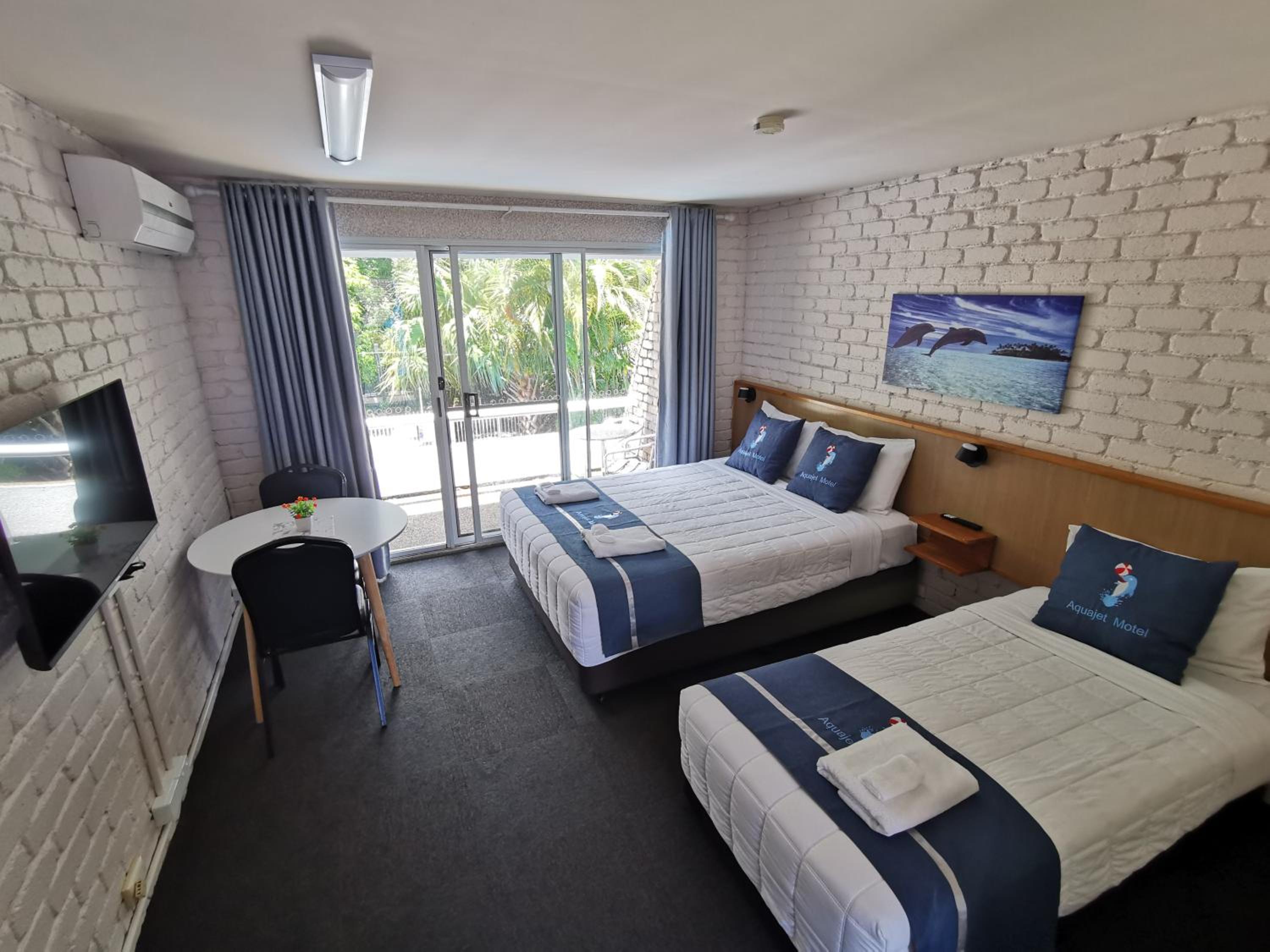 Twin Room with Pool View (Upper Floor) - Photo 1
