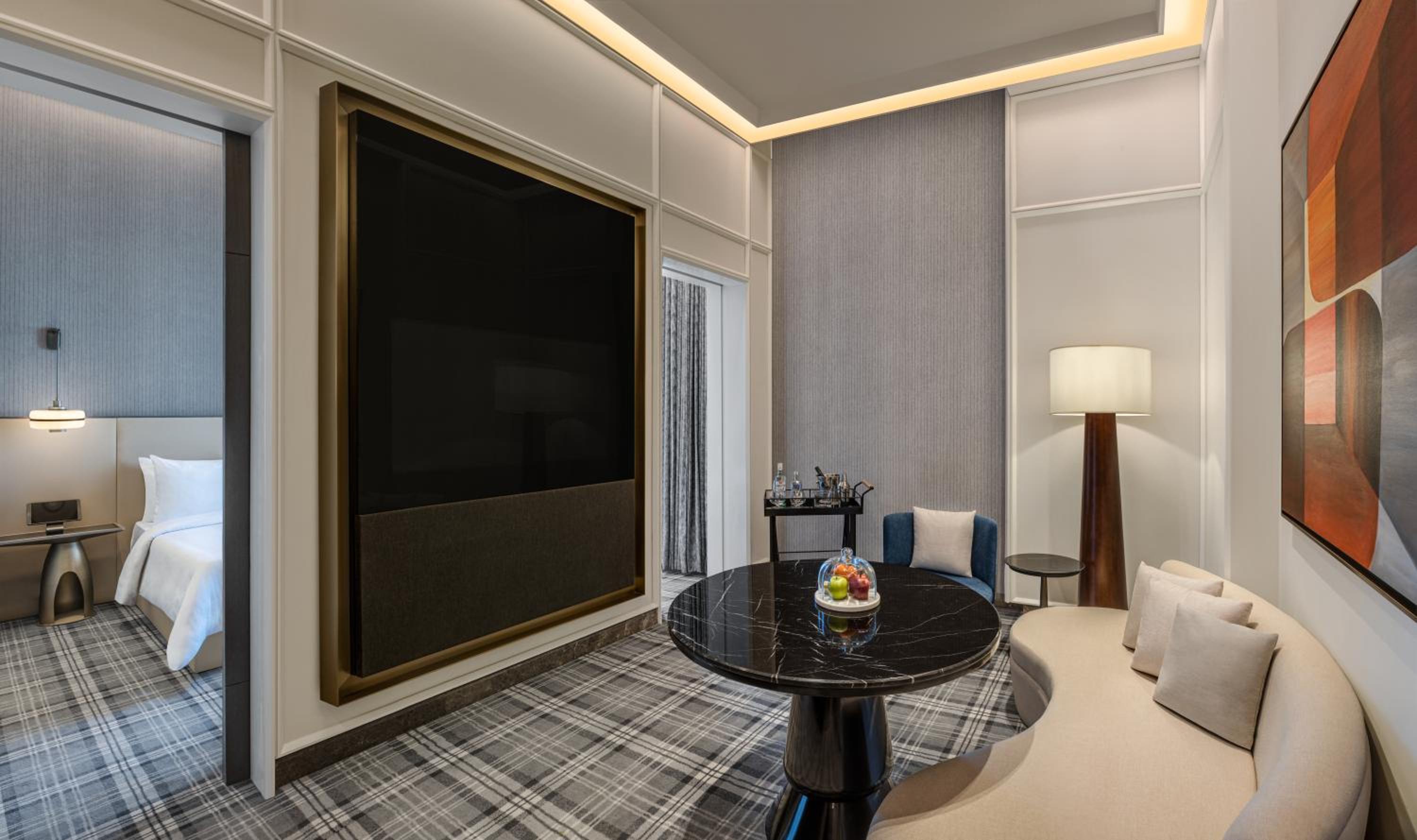 Club 2 Bay Suite with Complementary - Lounge Access (High Tea & Happy Hours), 4 pieces Laundry per Day and Two-way Airport Transfers thumbnail 5