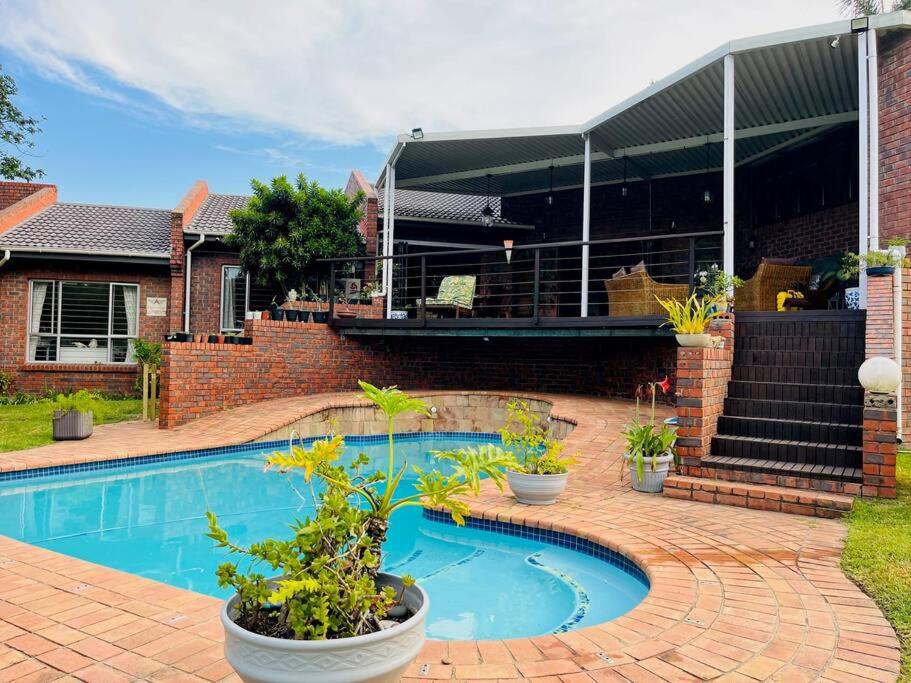 Four-Bedroom House photo 2