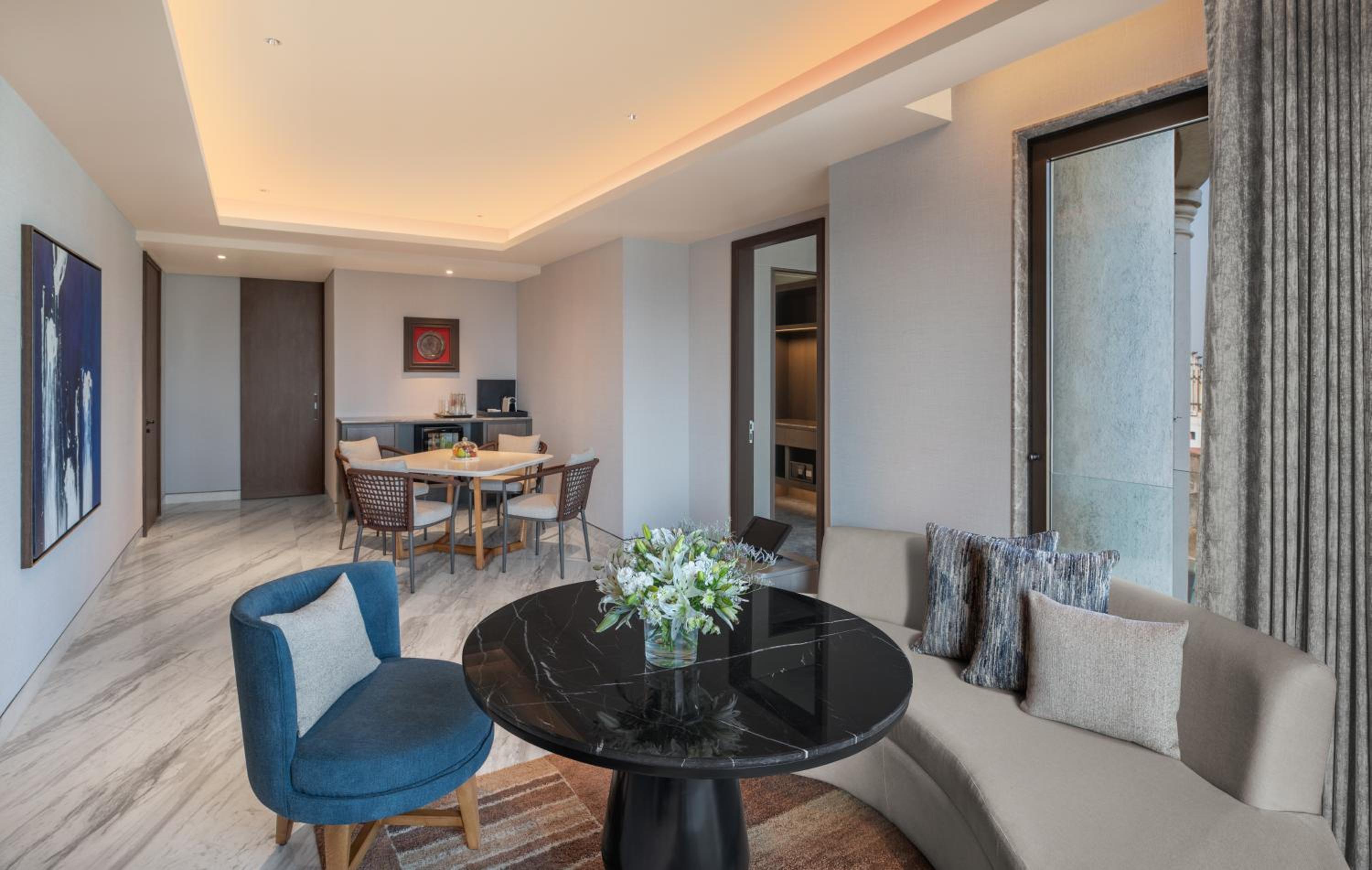 Club Suite with Complementary - Lounge Access (High Tea & Happy Hours), 4 pieces Laundry per Day and Two-way Airport Transfers