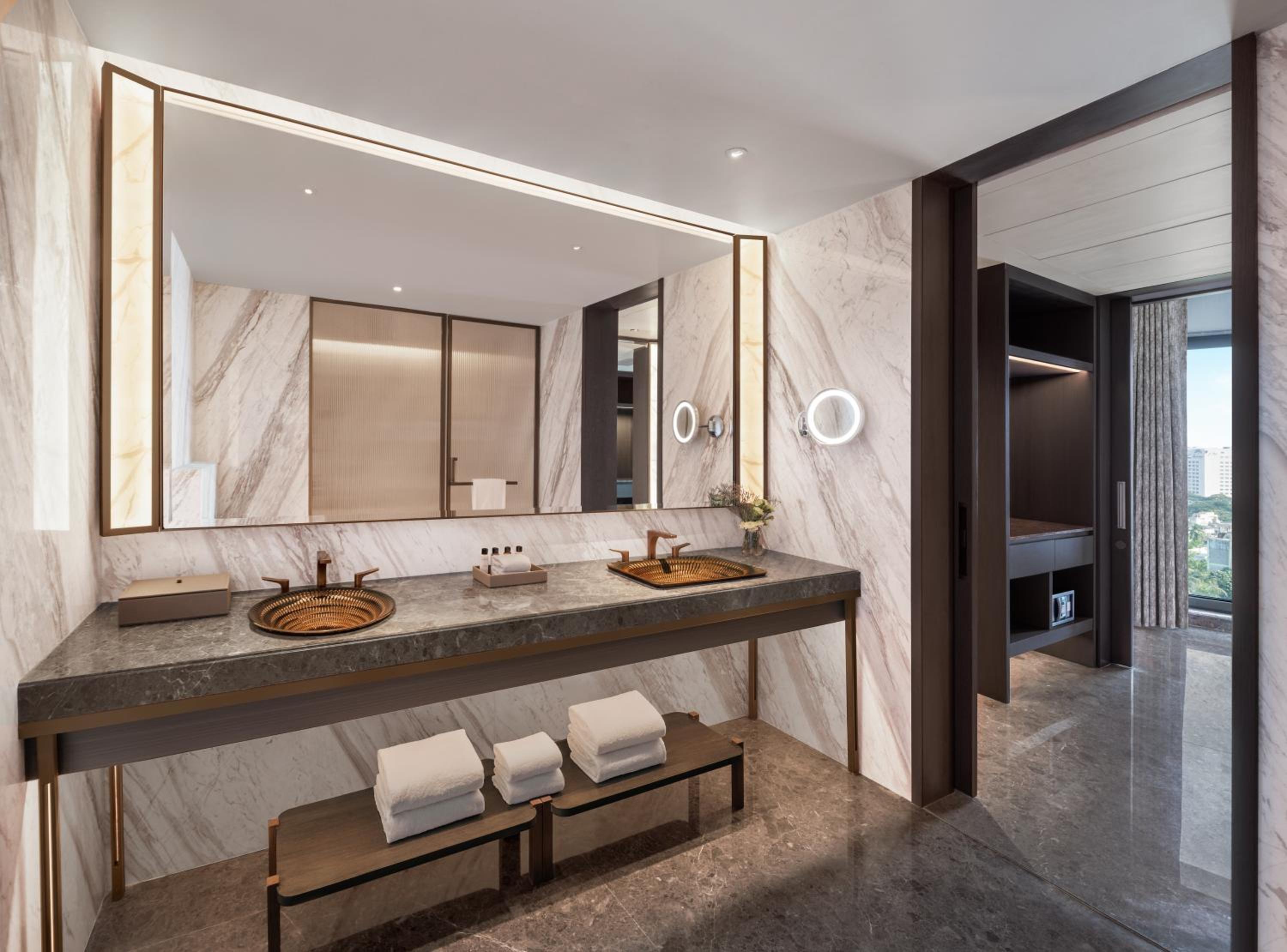 Club Suite with Complementary - Lounge Access (High Tea & Happy Hours), 4 pieces Laundry per Day and Two-way Airport Transfers