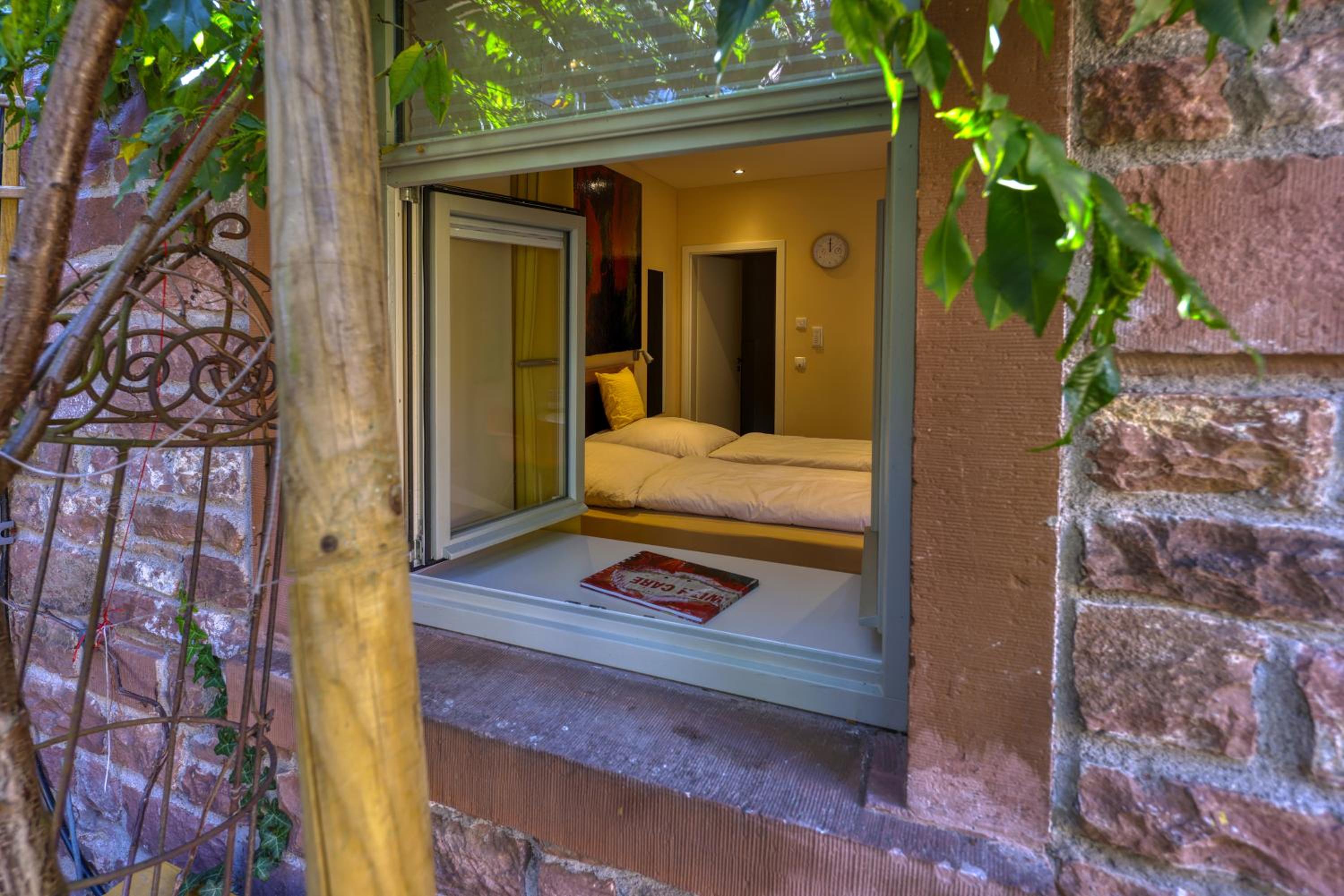 07 Apartment With Garden View