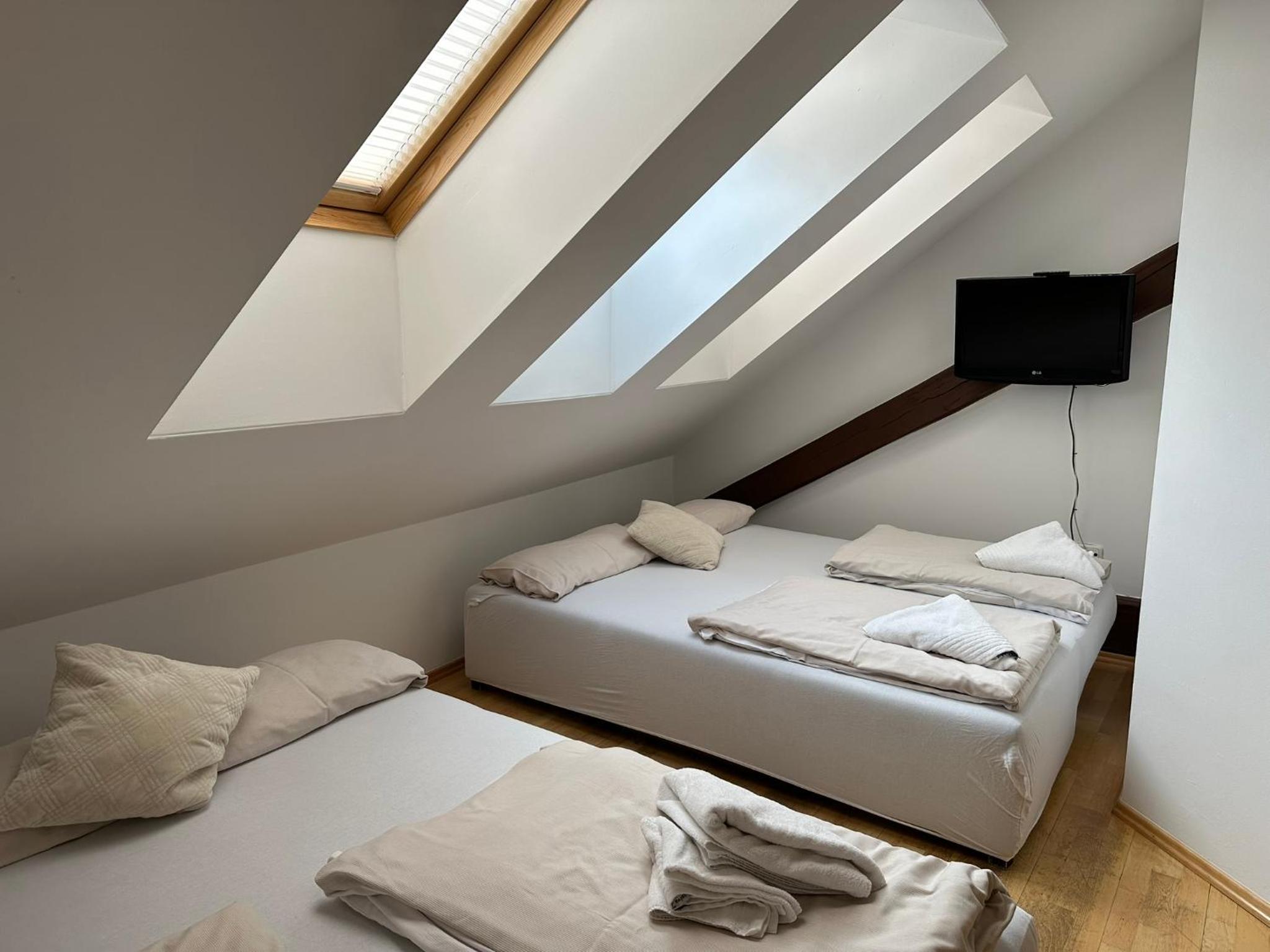 Sextuple Room - Photo 8