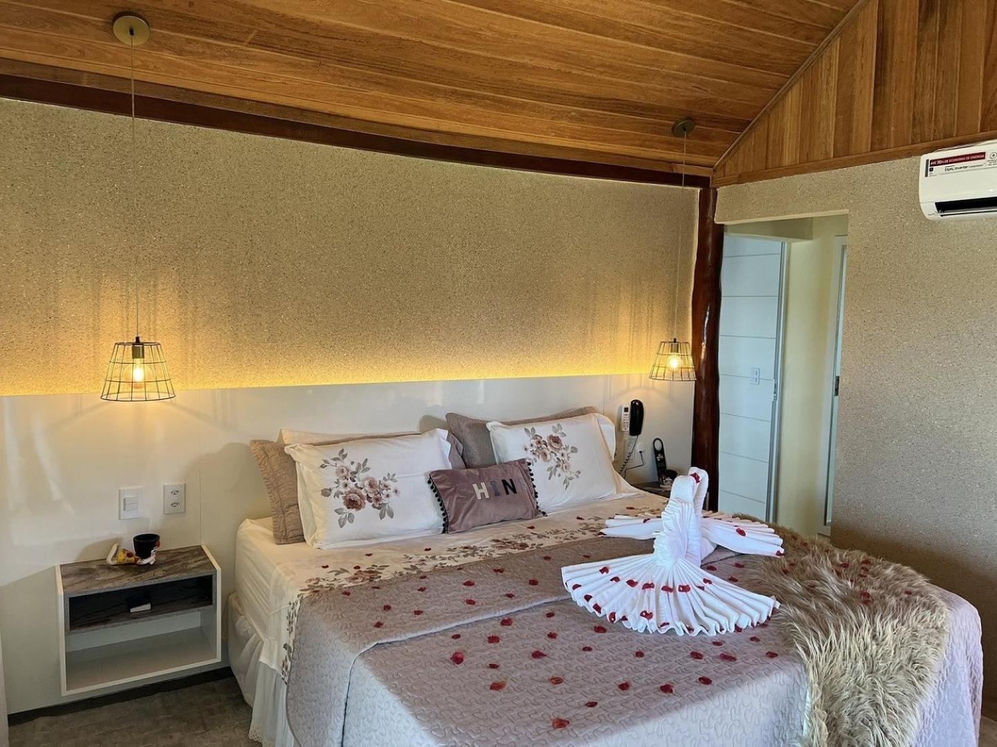 Queen Suite with Spa Bath photo 3