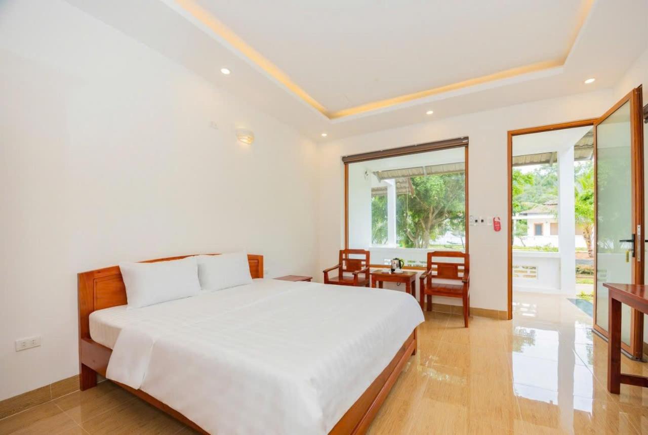 Deluxe Double or Twin Room with Pool View