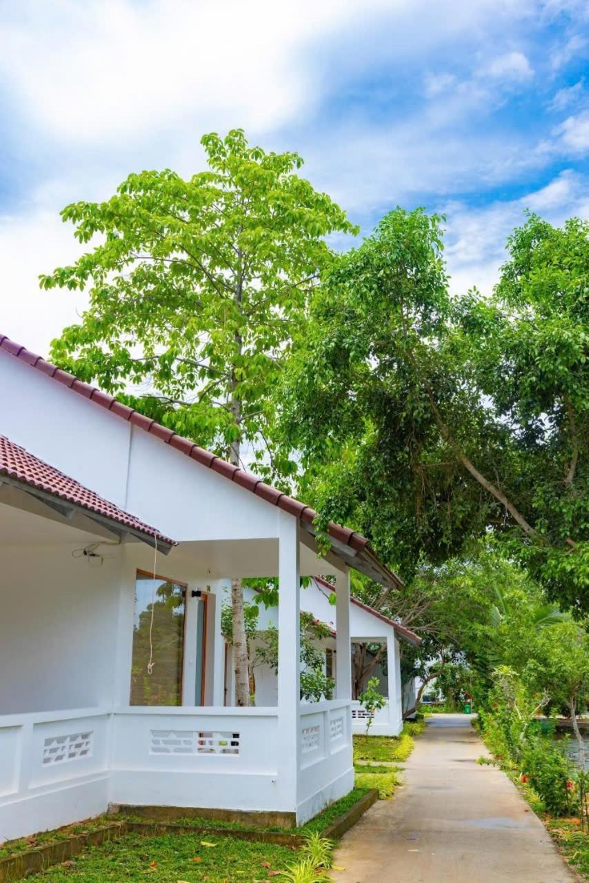 Bungalow with Garden View