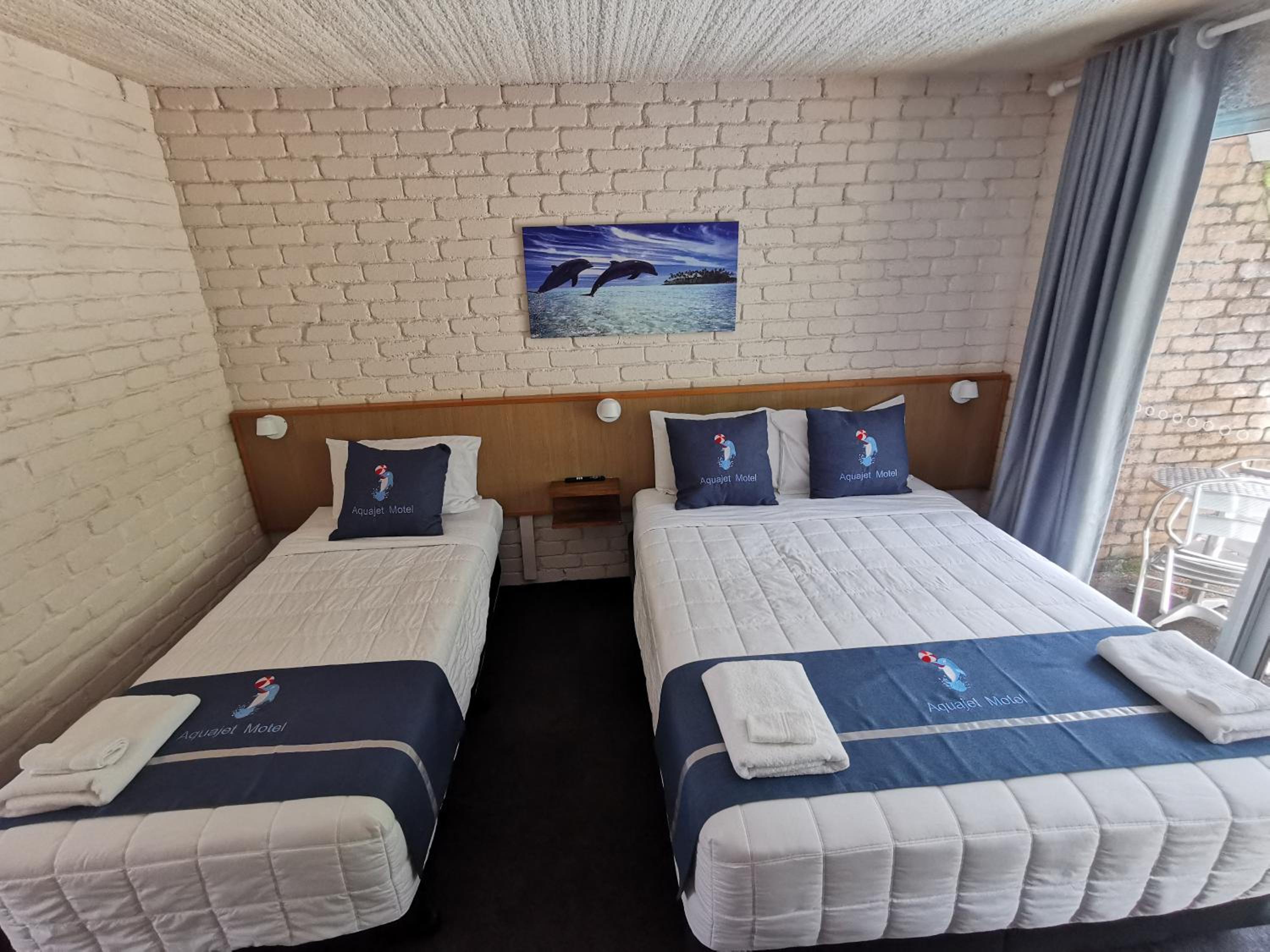 Superior Poolside Twin Room - Photo 12