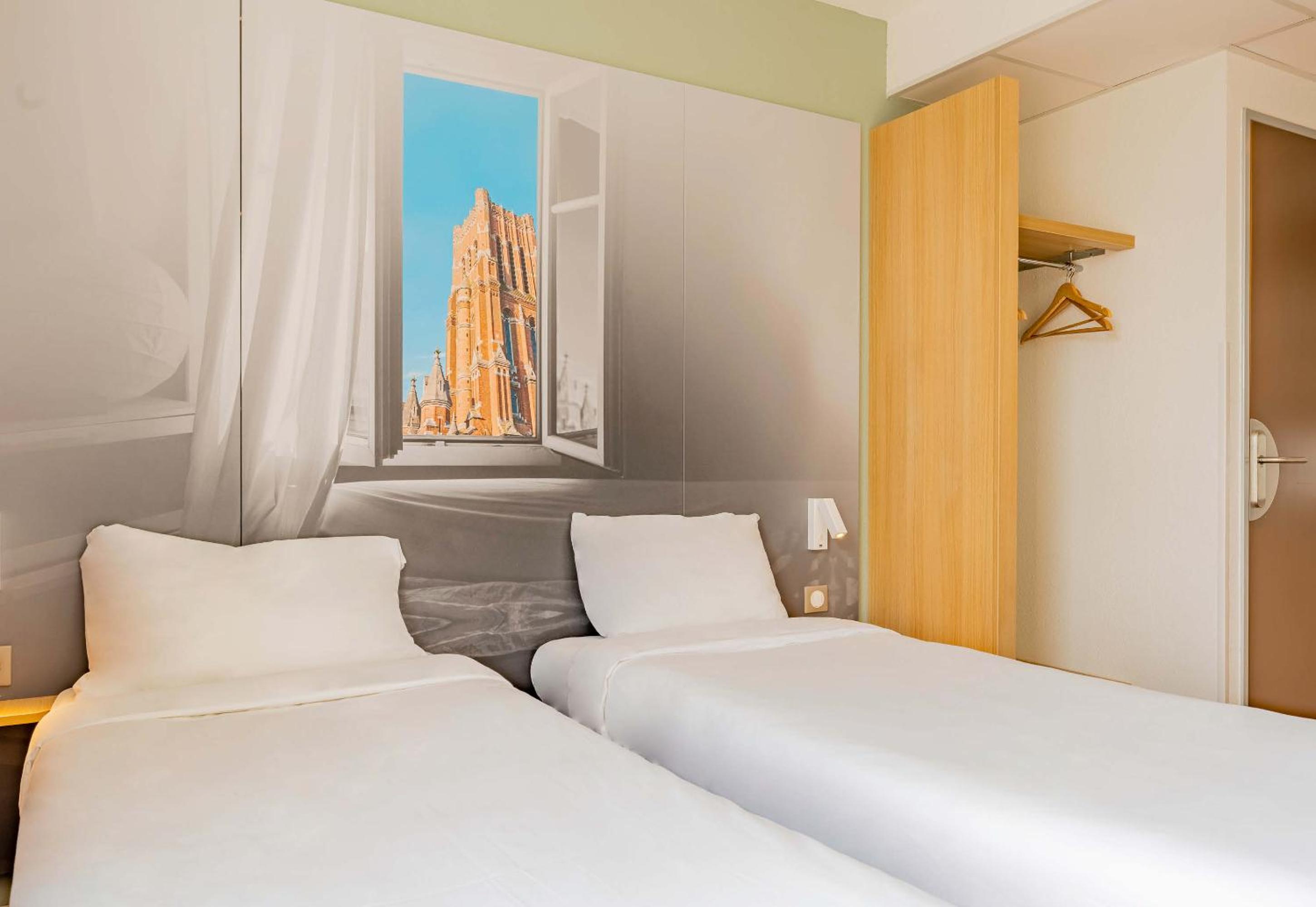 Standard Twin Room - Photo 1