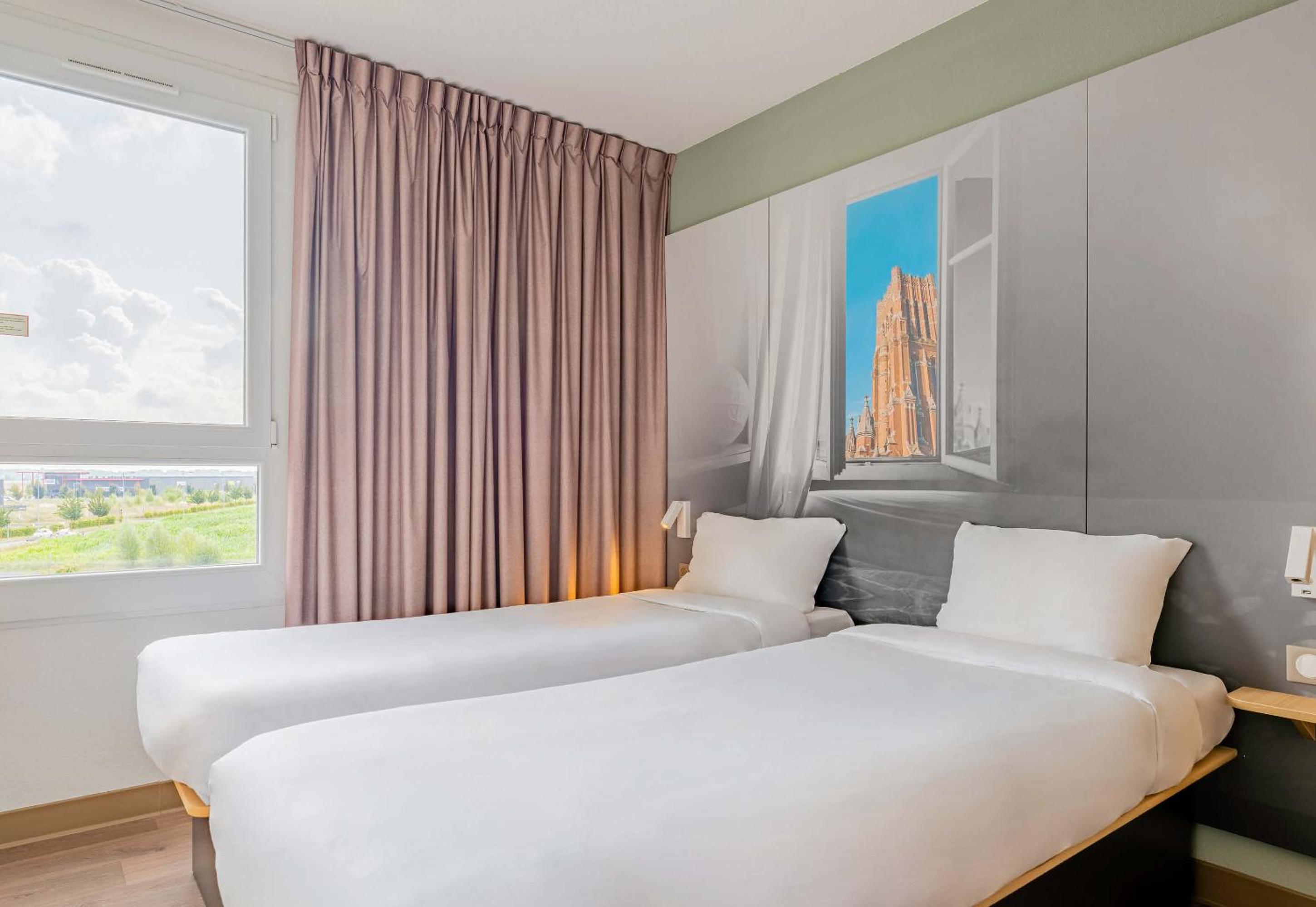 Standard Twin Room - Photo 4
