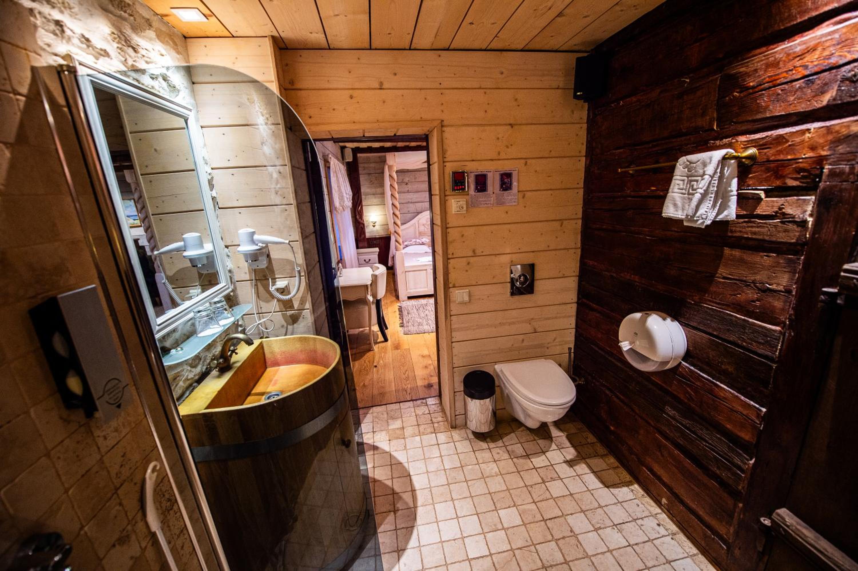 Junior Suite with Sauna - Photo 8