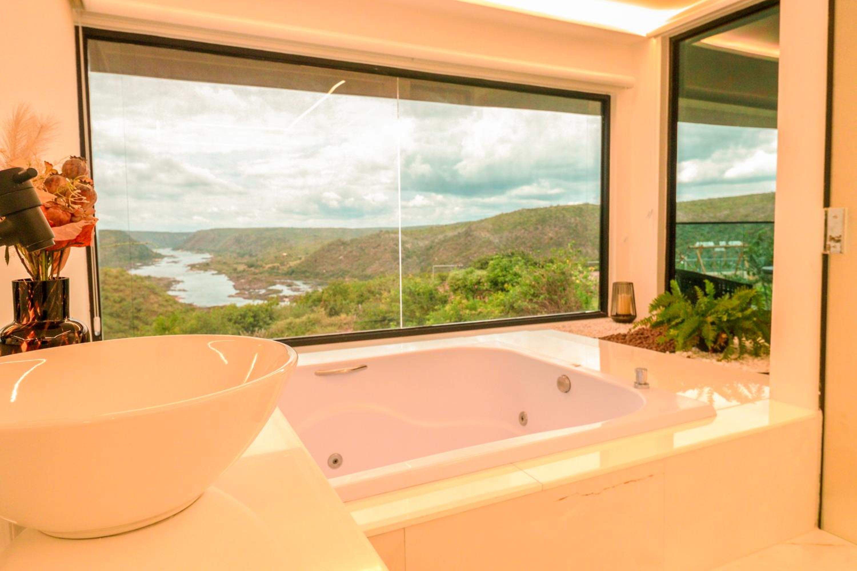 Deluxe Suite with Spa Bath photo 3