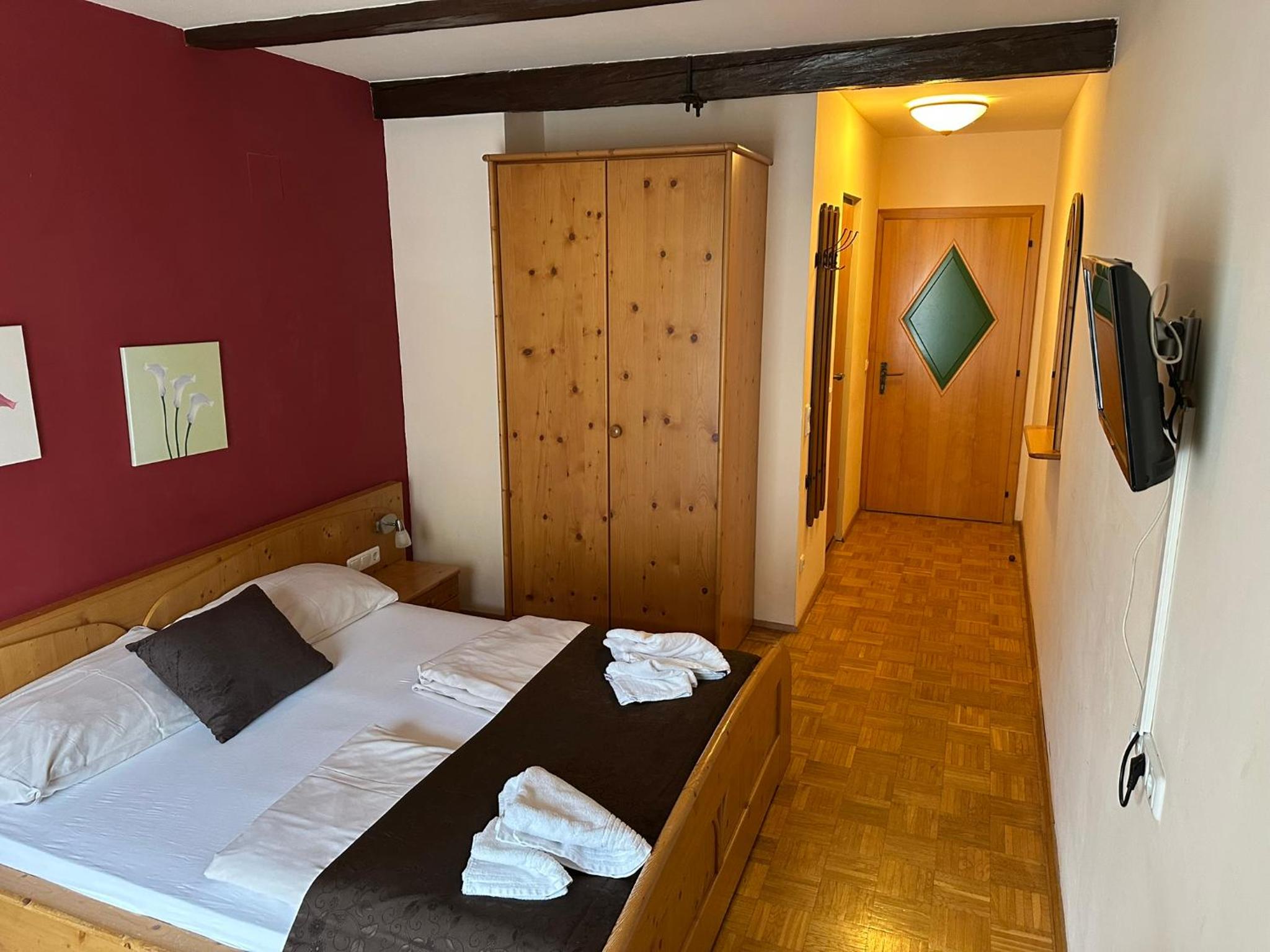 Double Room with Balcony - Photo 2
