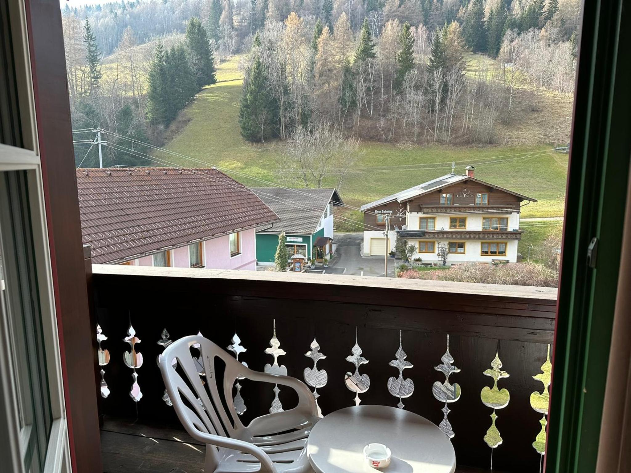 Double Room with Balcony - Photo 3