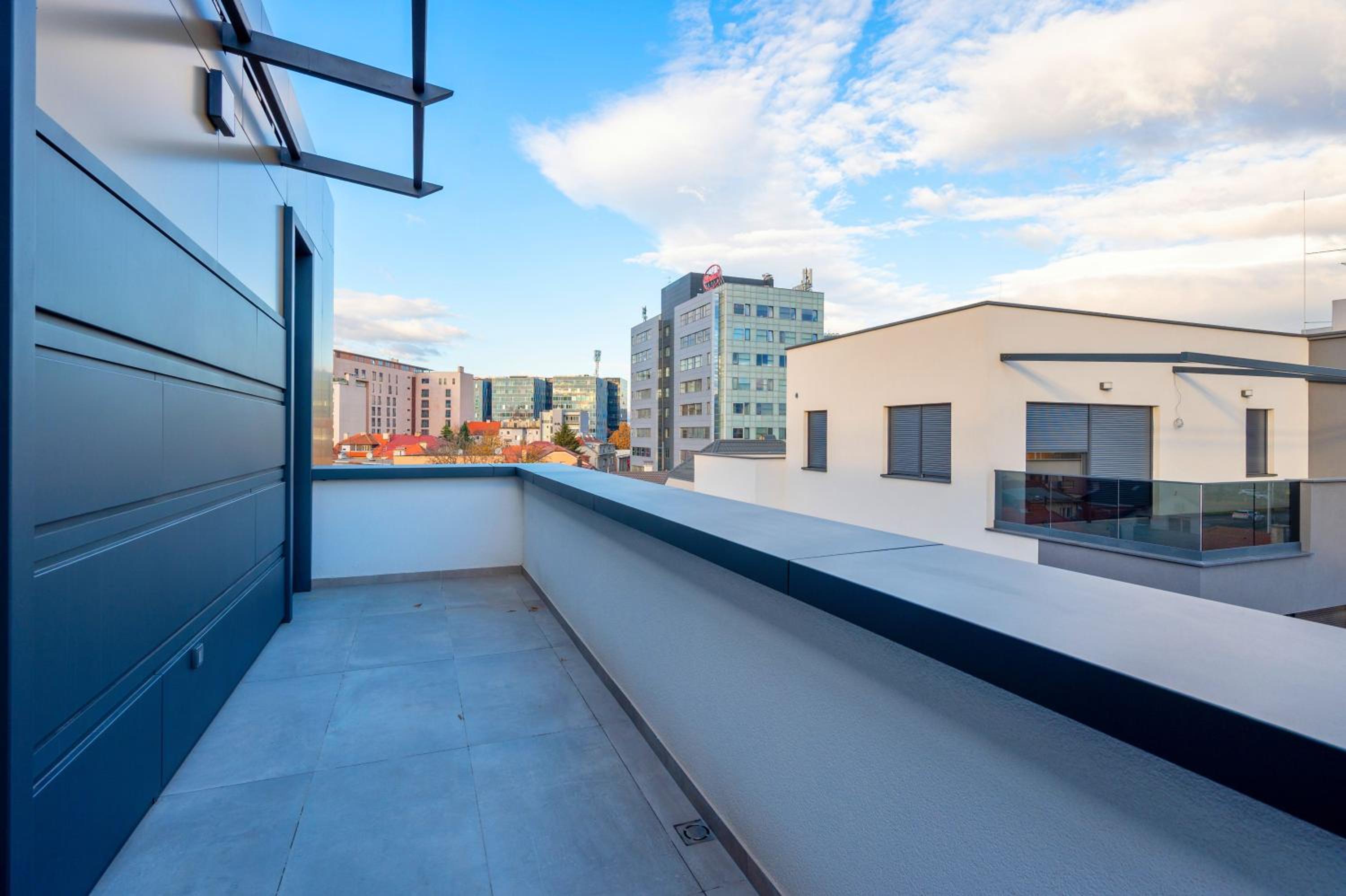 Apartment with View and Balcony photo 3