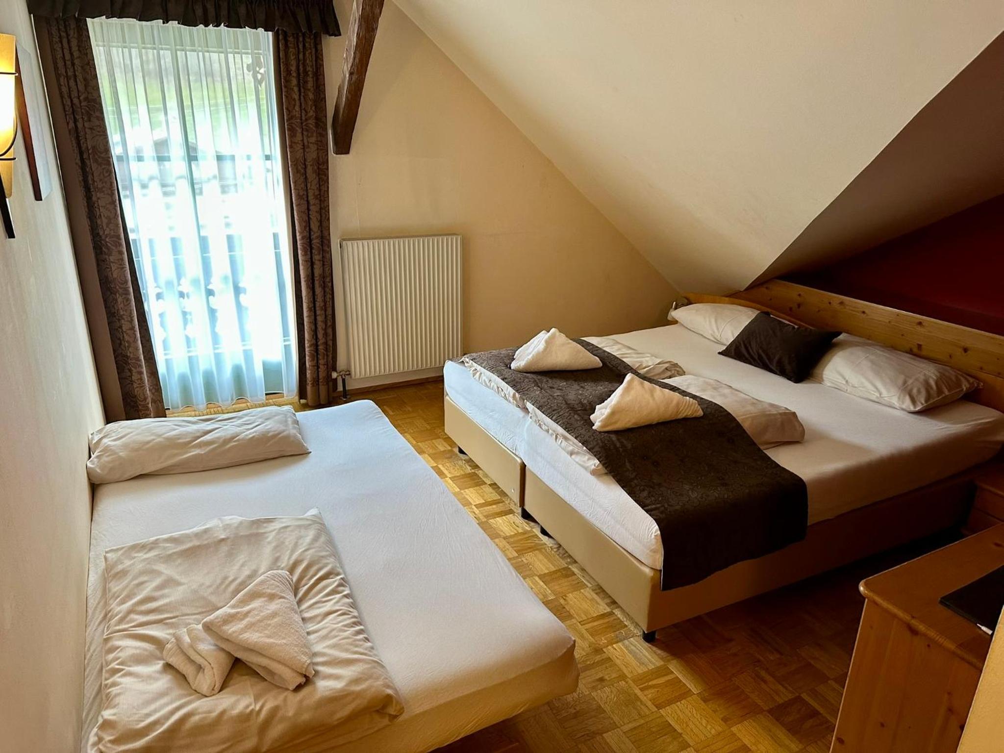 Triple Room with Balcony - Photo 5