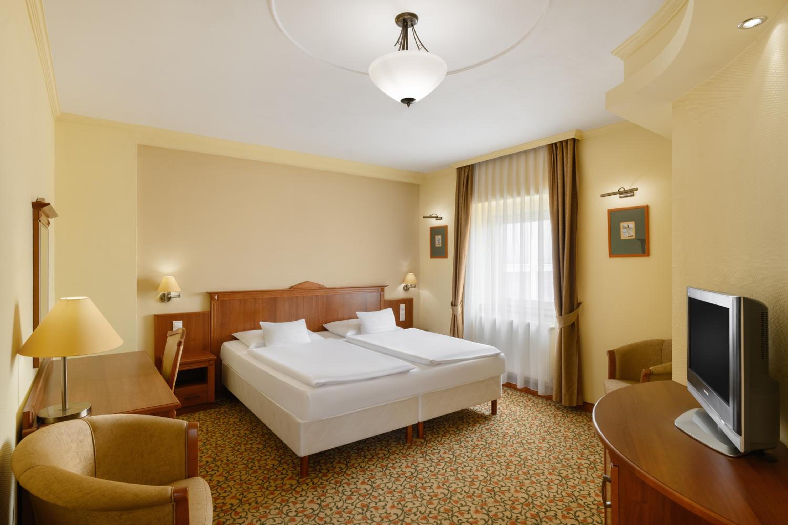 City Room - Photo 4