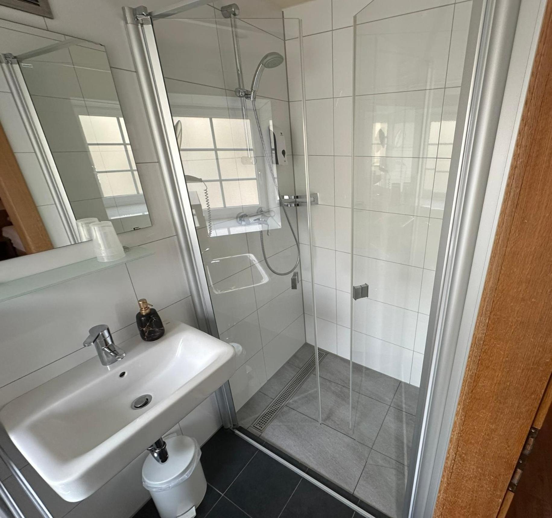 Double Room - Photo 8