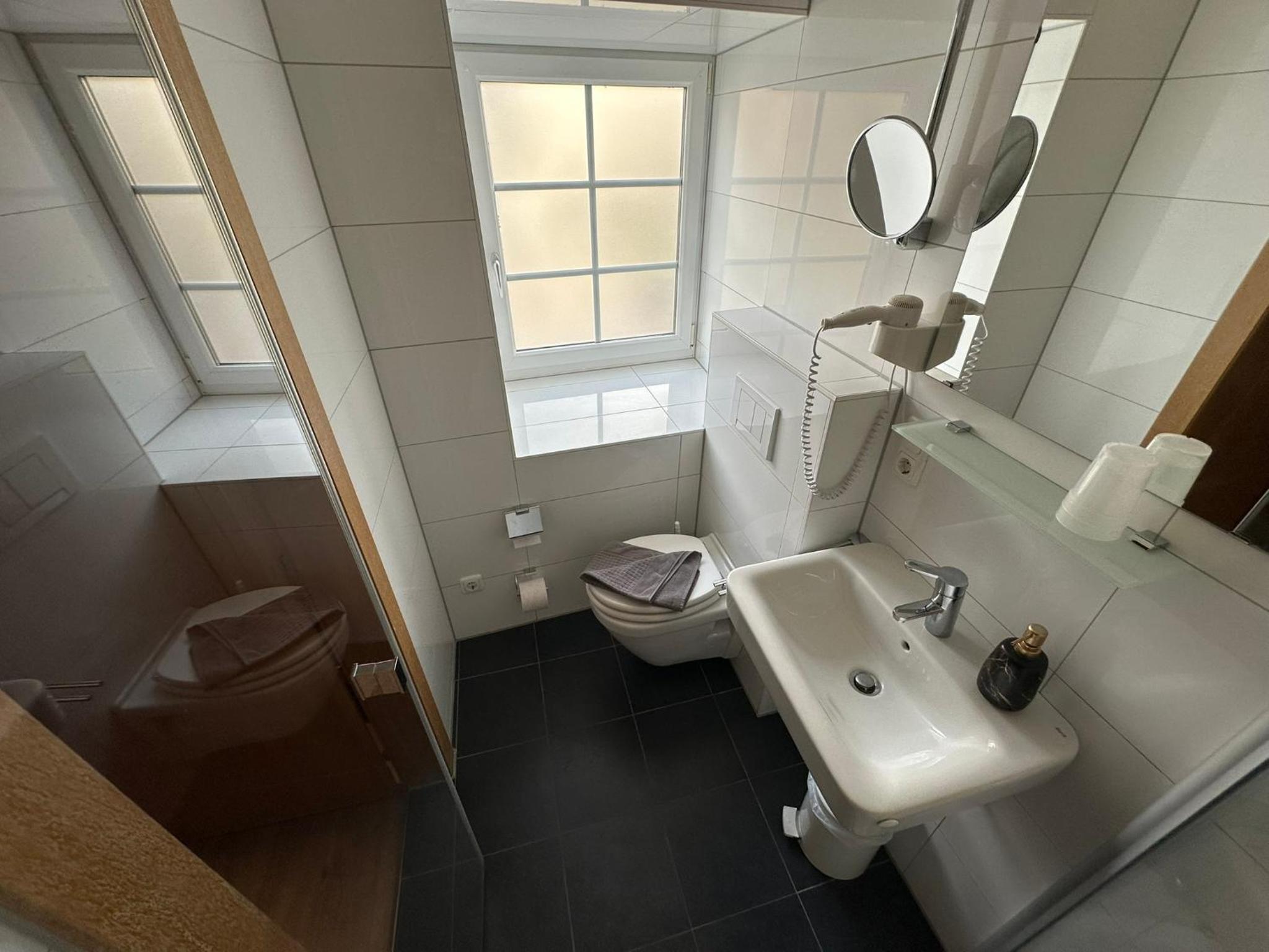 Double Room - Photo 9