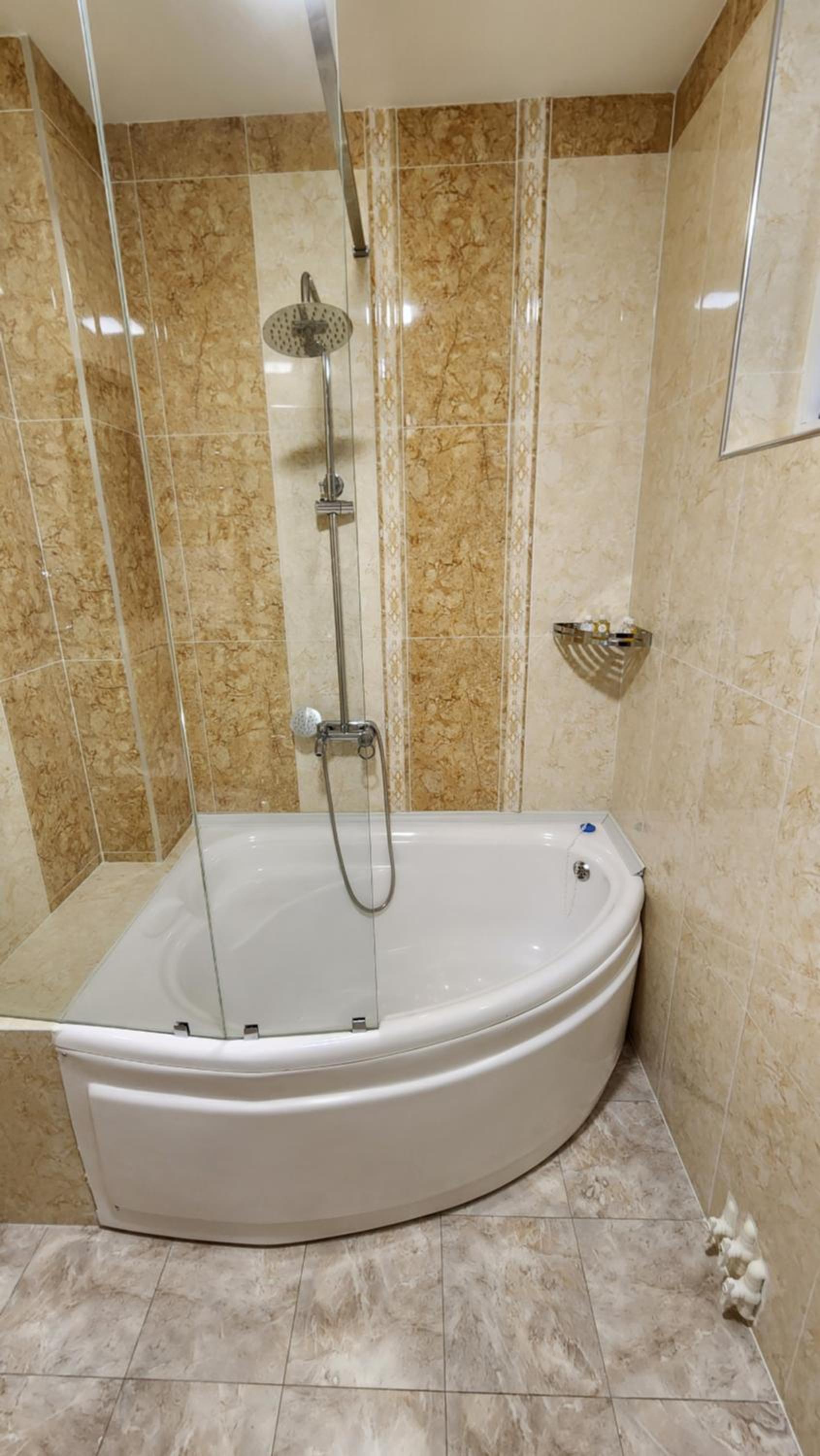 Family Room with Private Bathroom - Photo 7