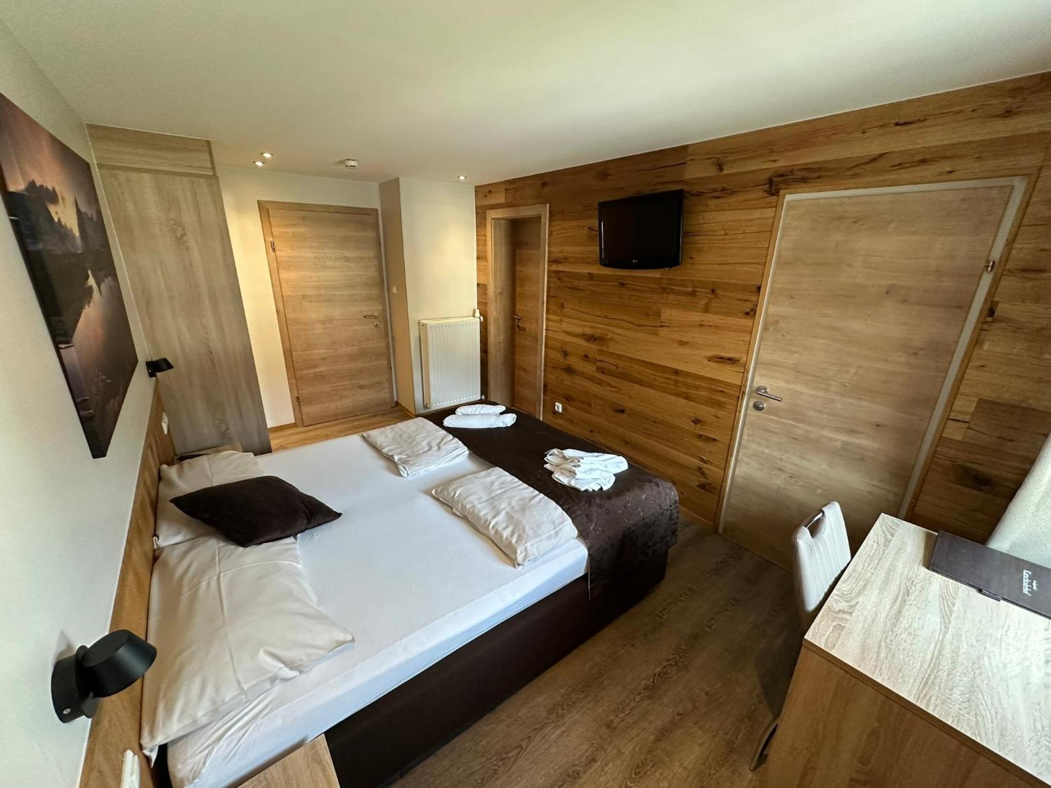 Double Room - Photo 2