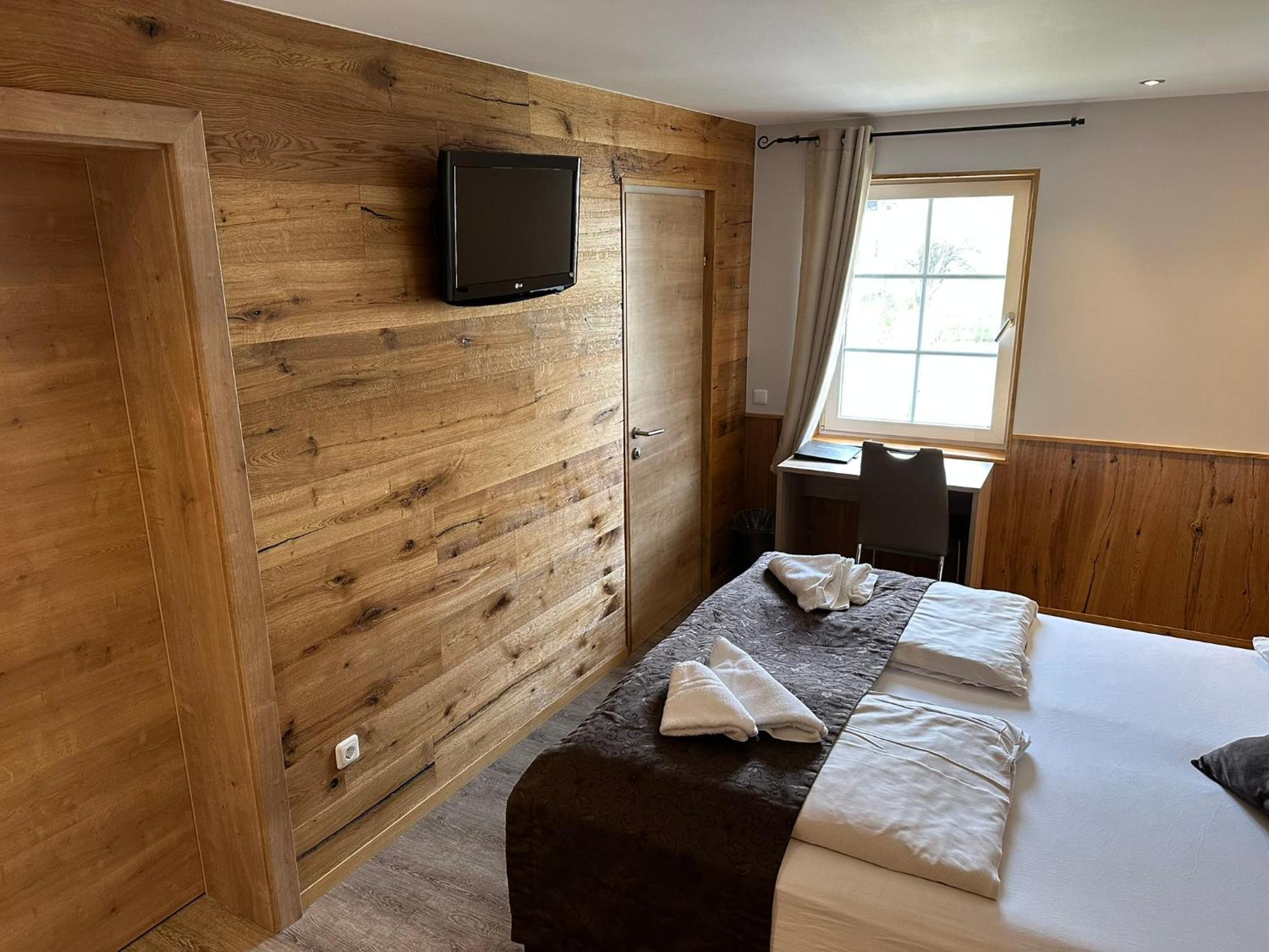 Double Room - Photo 3