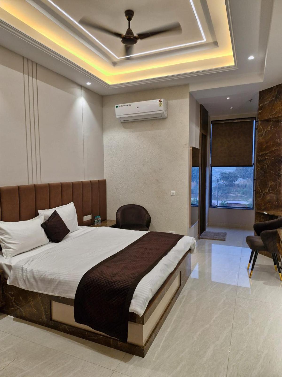 Double Room with Private Bathroom - Photo 1