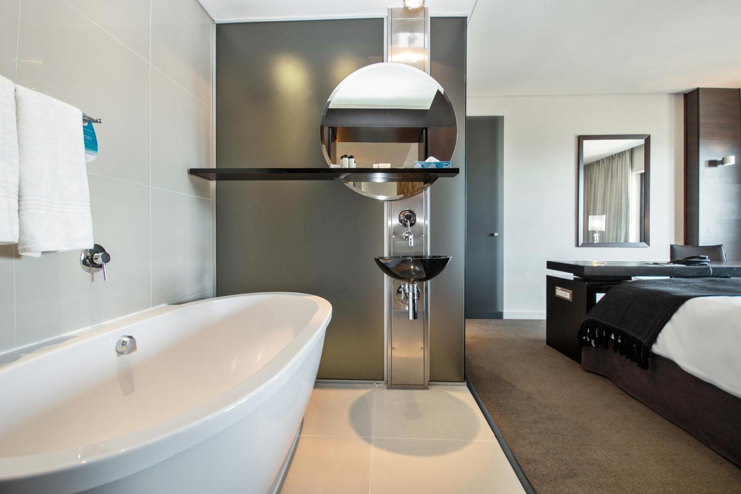 Suite with Balcony - Photo 4