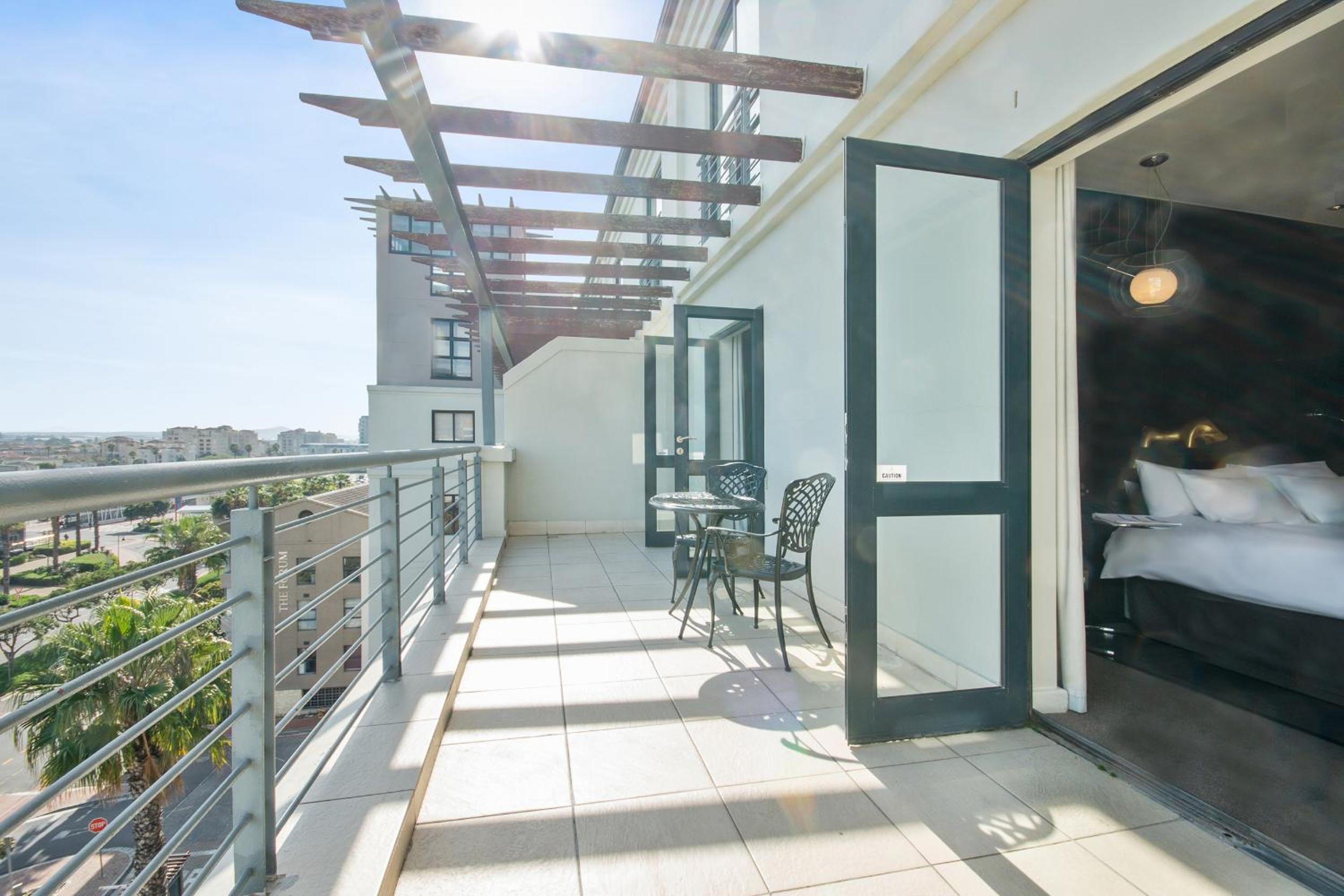 Suite with Balcony - Photo 5