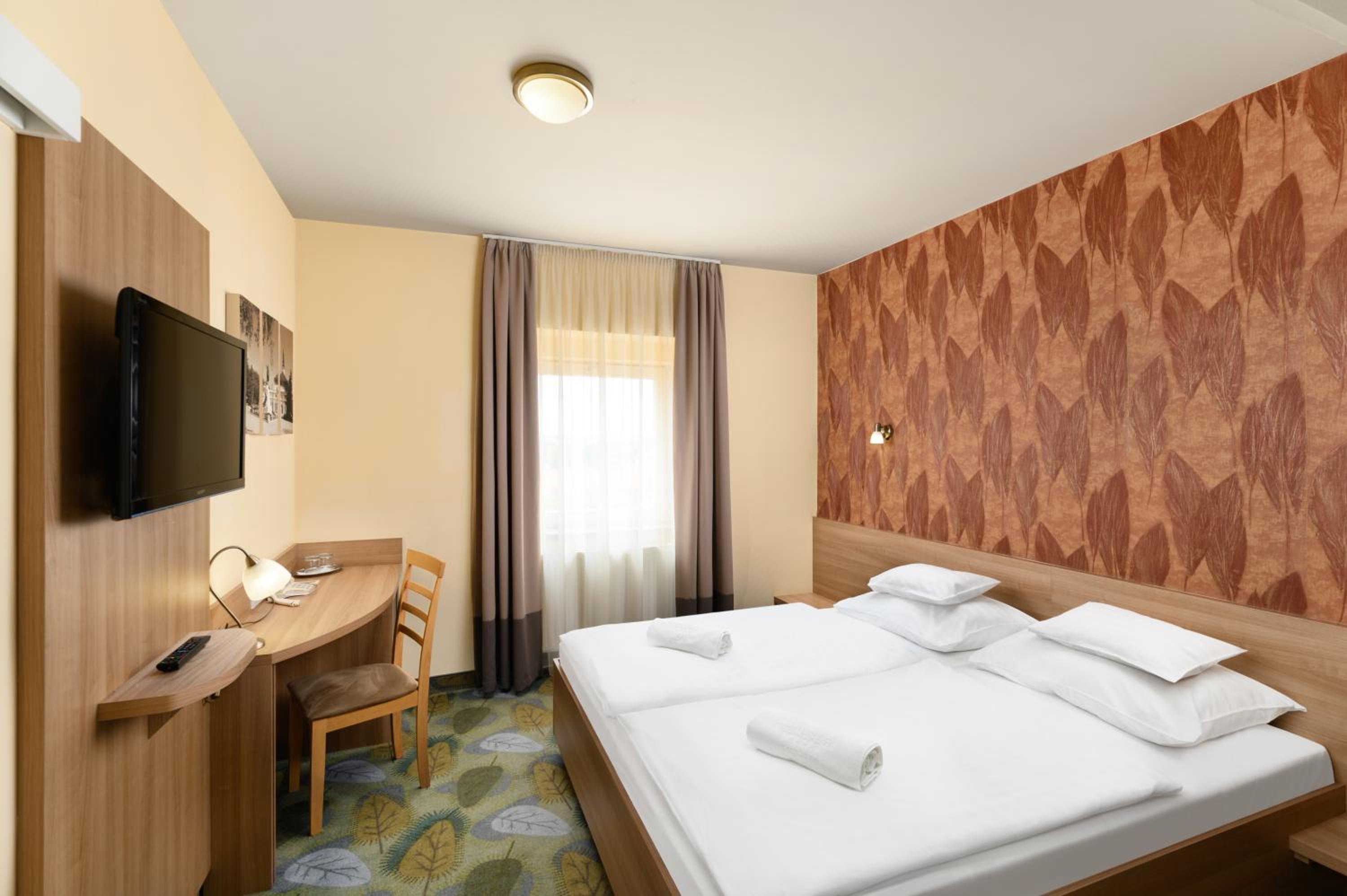 City Room - Photo 1