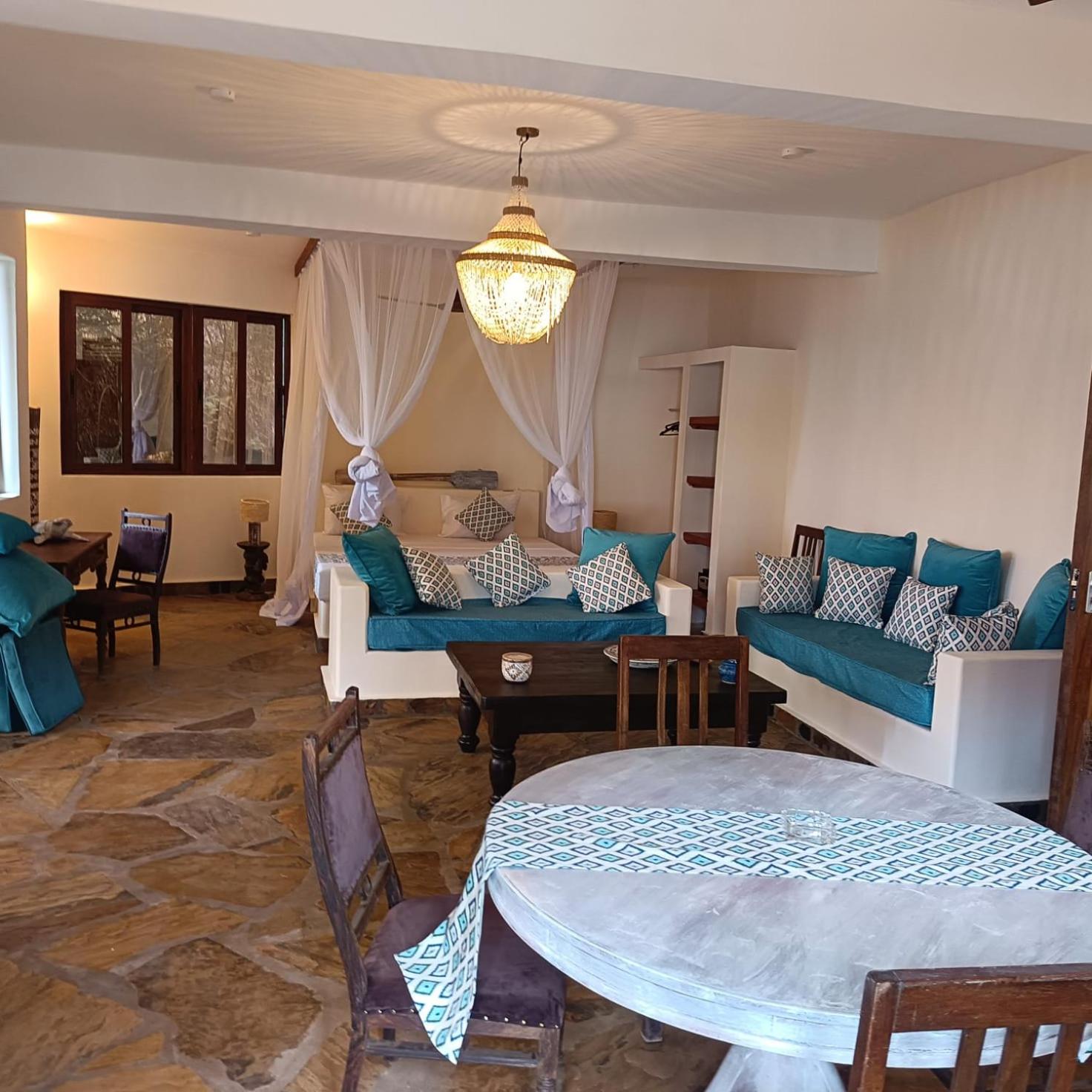 Deluxe Bungalow with Sea View - Photo 2