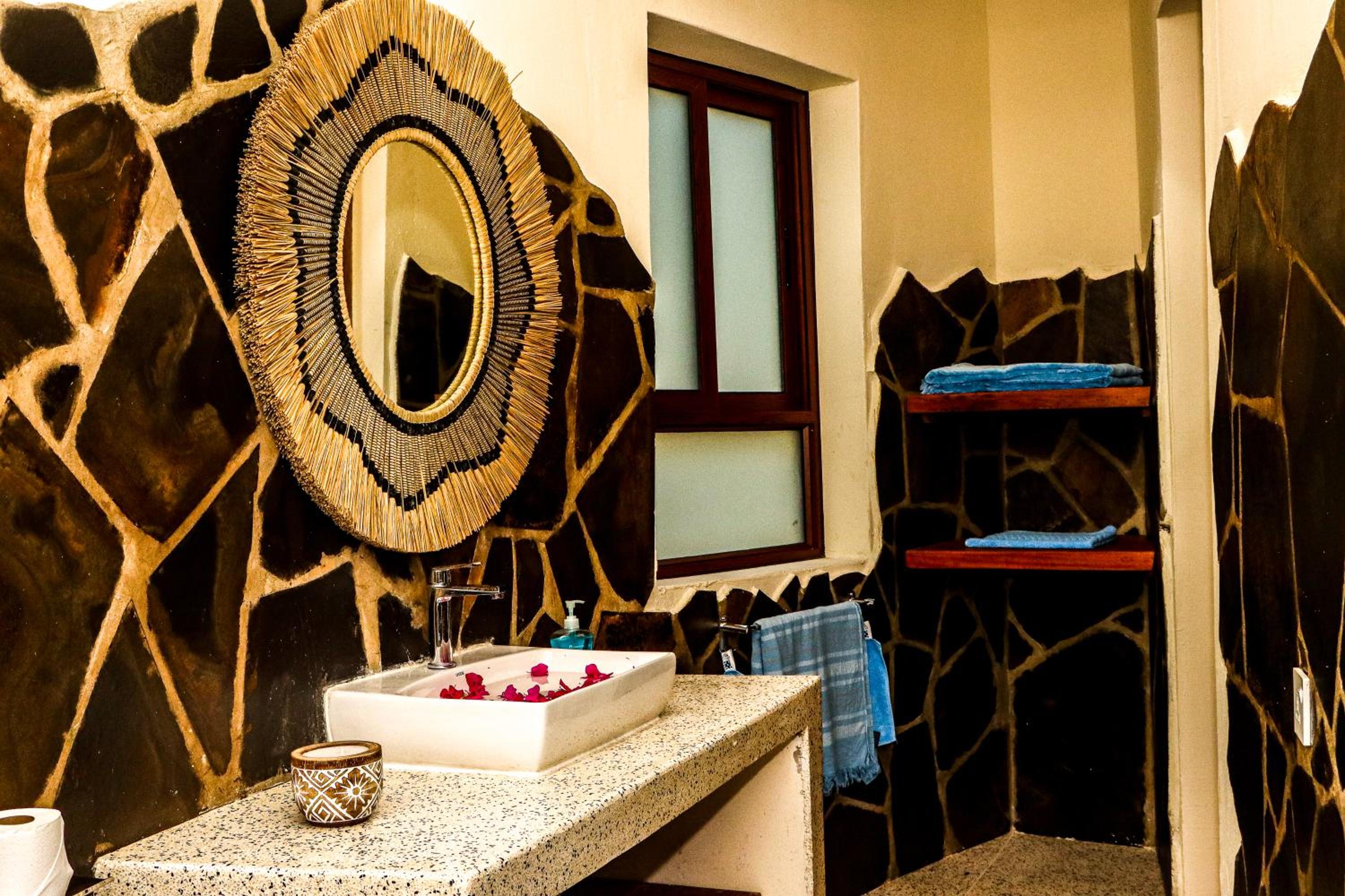 Deluxe Bungalow with Sea View - Photo 7