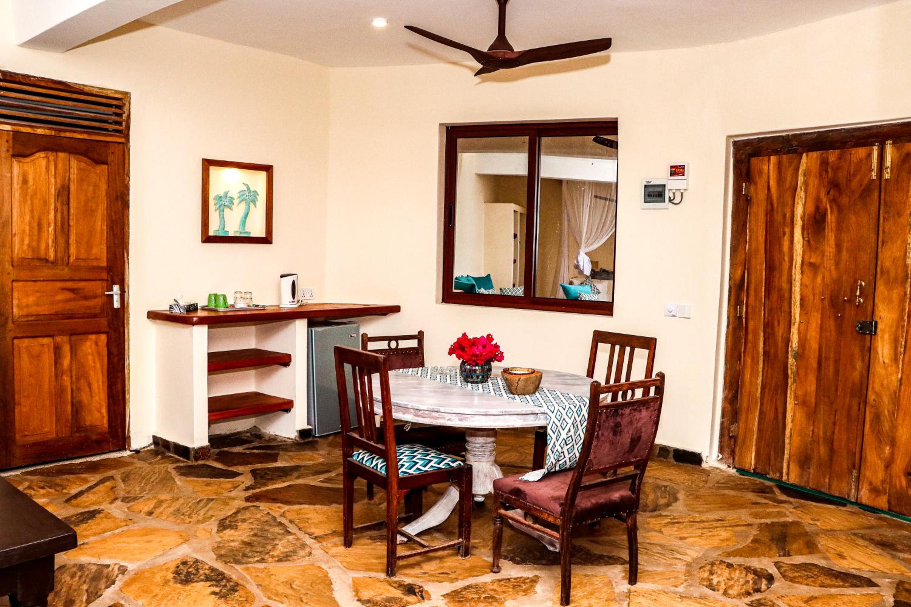 Deluxe Bungalow with Sea View - Photo 6