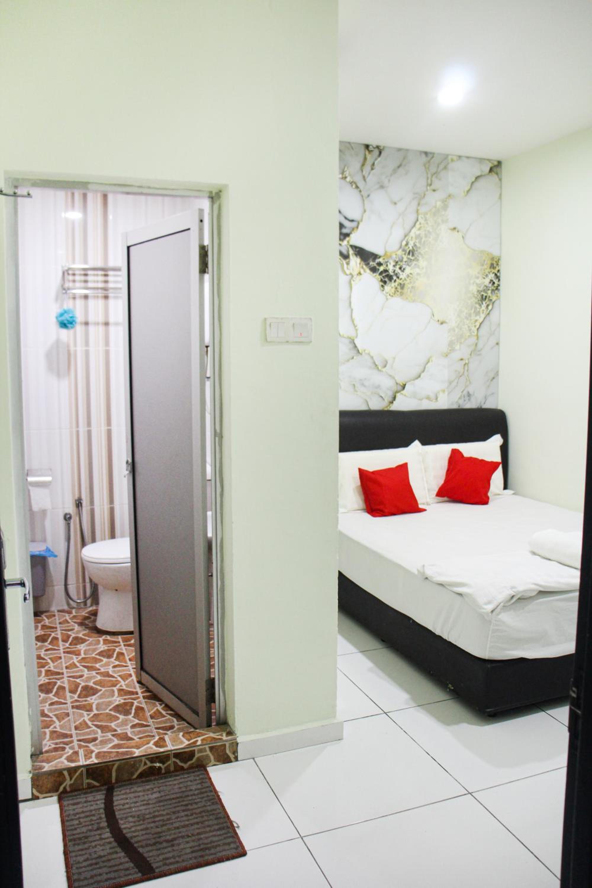Deluxe Queen Room - Photo 2
